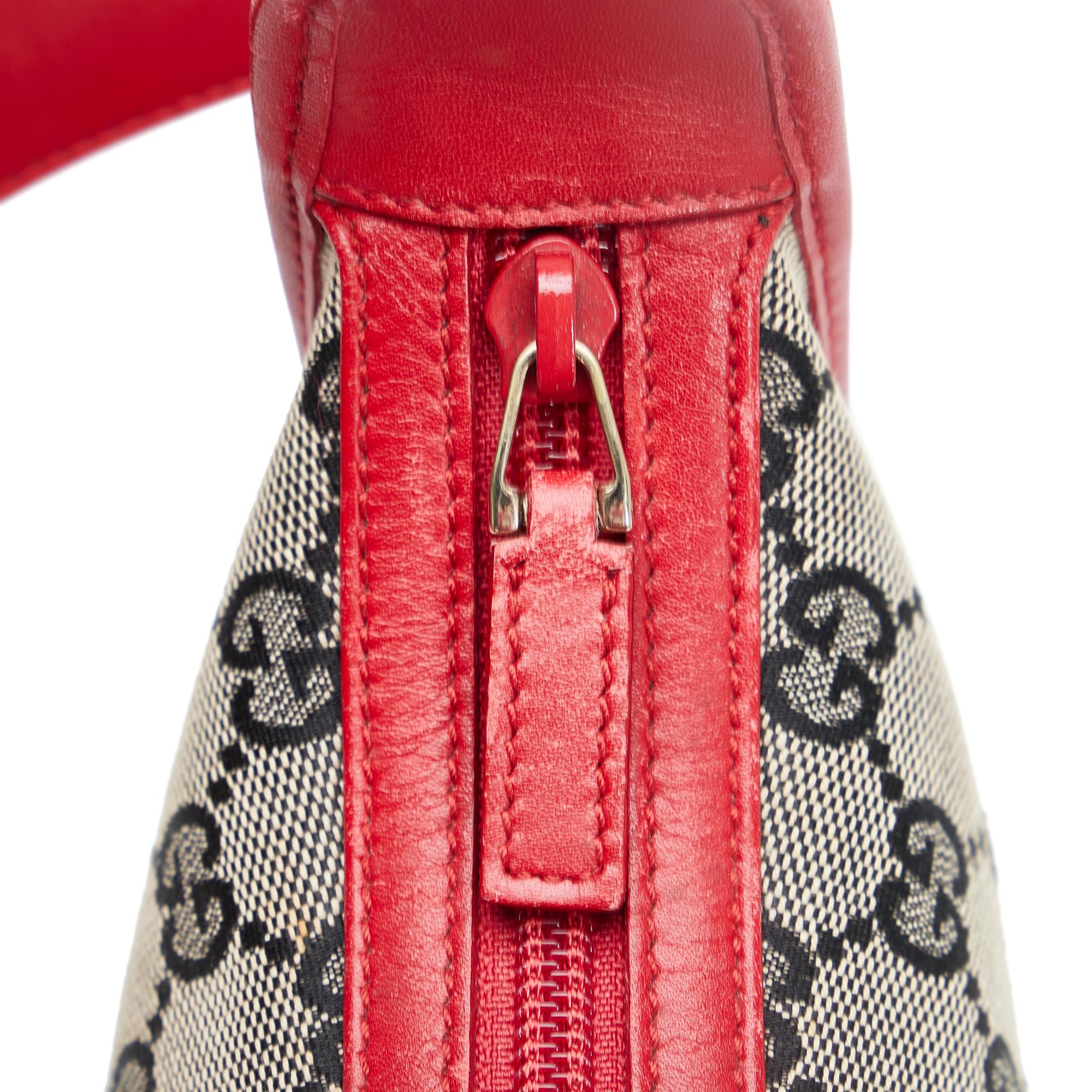 Gucci GG Canvas Shoulder Bag (SHG-FZTgAi)