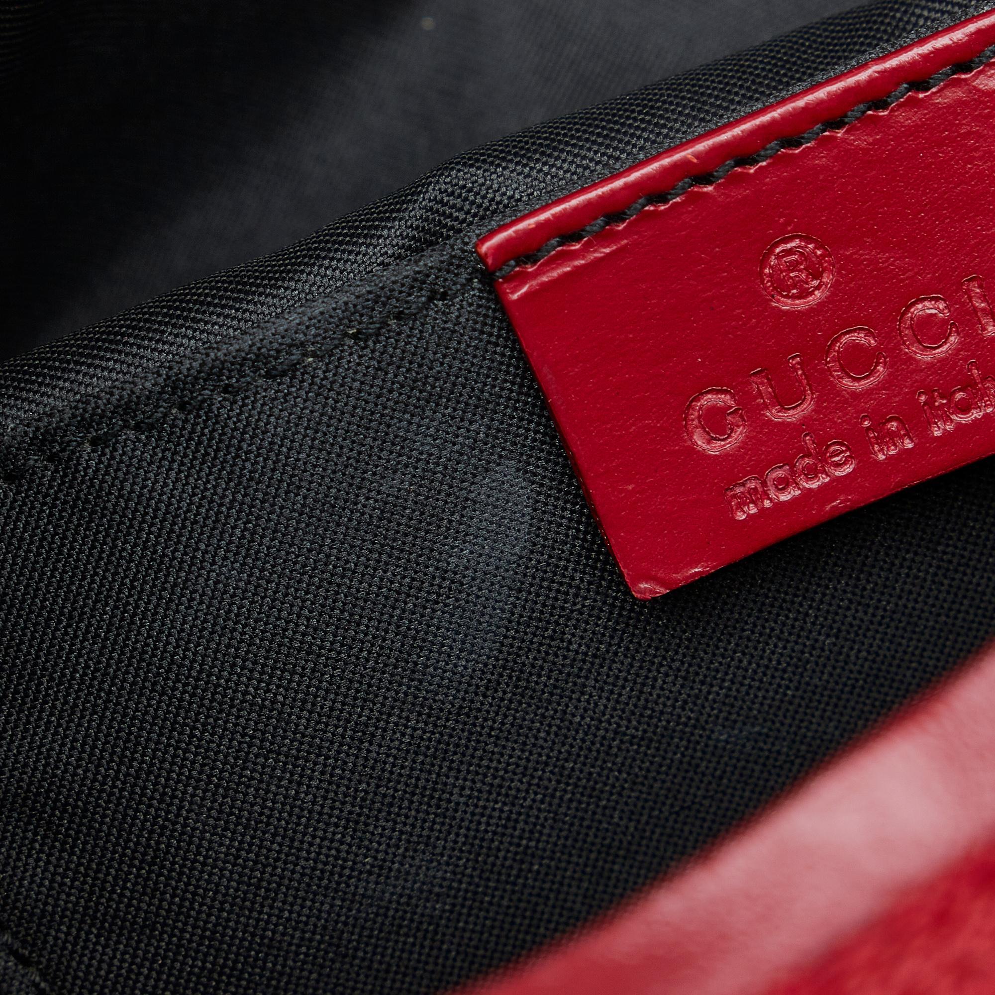 Gucci GG Canvas Shoulder Bag (SHG-iYUCRU)