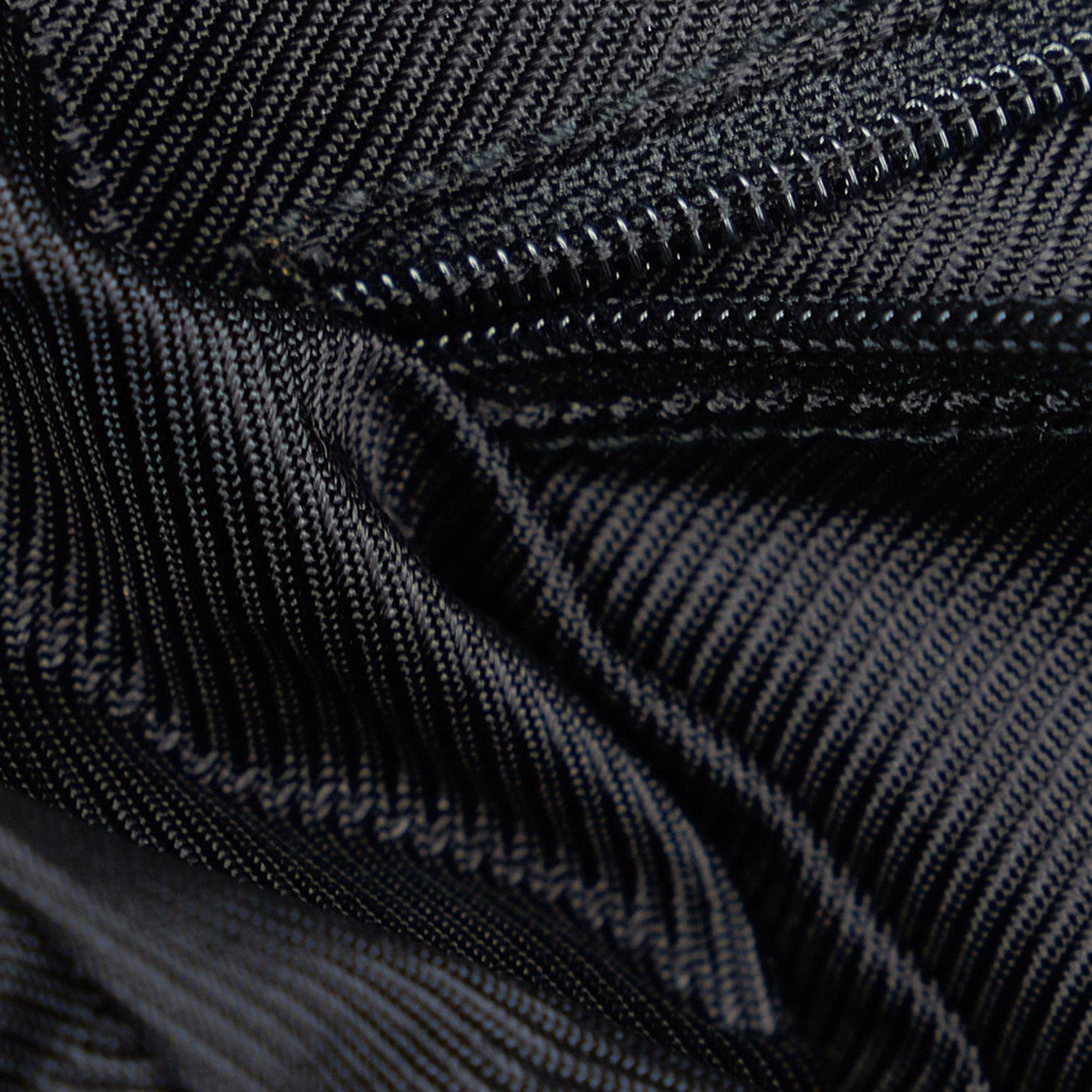 Gucci GG Canvas Shoulder Bag (SHG-GR671O)