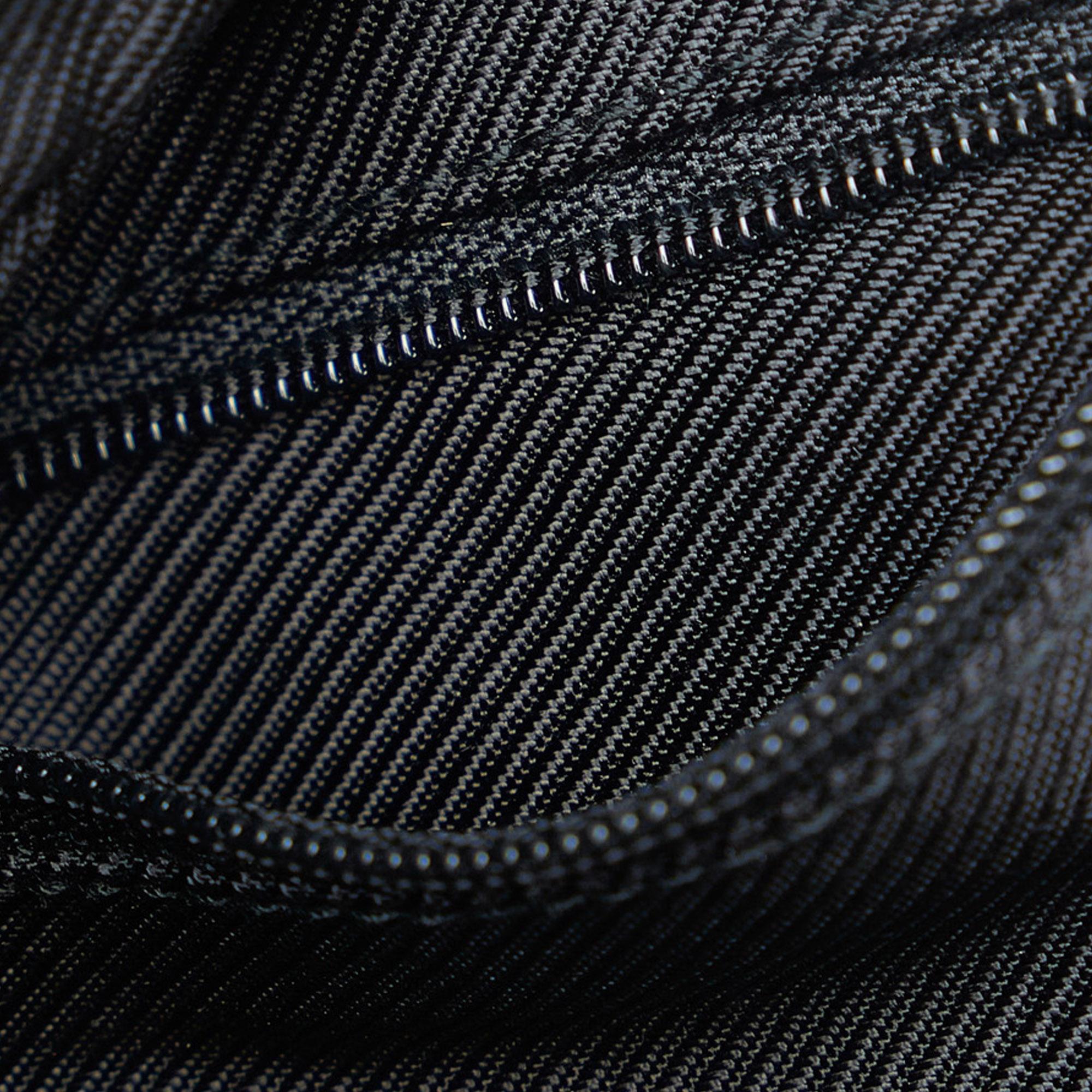 Gucci GG Canvas Shoulder Bag (SHG-GR671O)