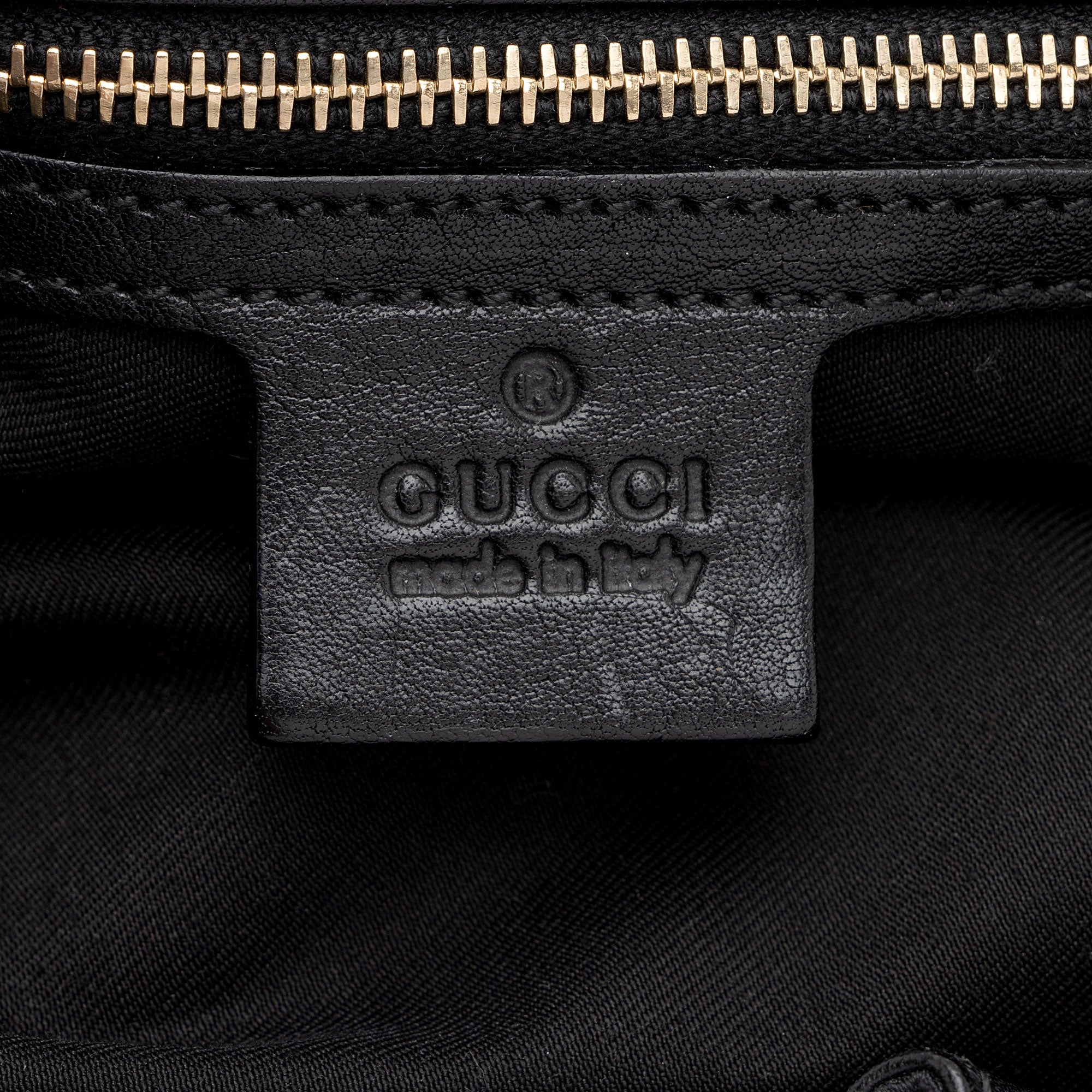 Gucci GG Canvas Studded Pelham Small Shoulder Bag (SHF-0I65Ea)