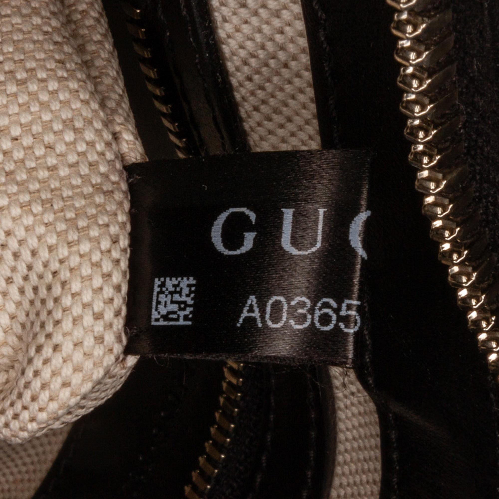 Gucci GG Embossed Crossbody bag (SHG-bS3vYW)