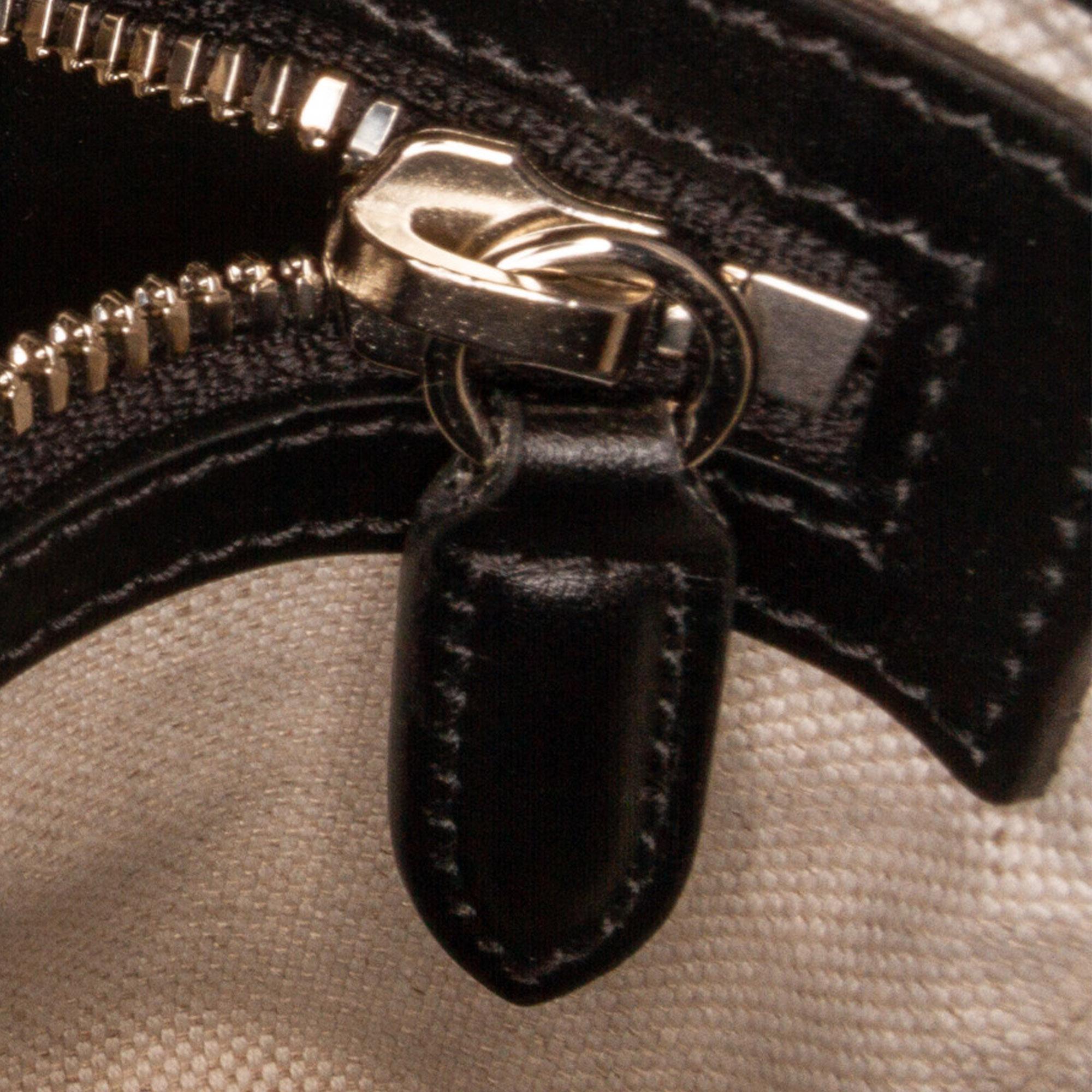 Gucci GG Embossed Crossbody bag (SHG-bS3vYW)