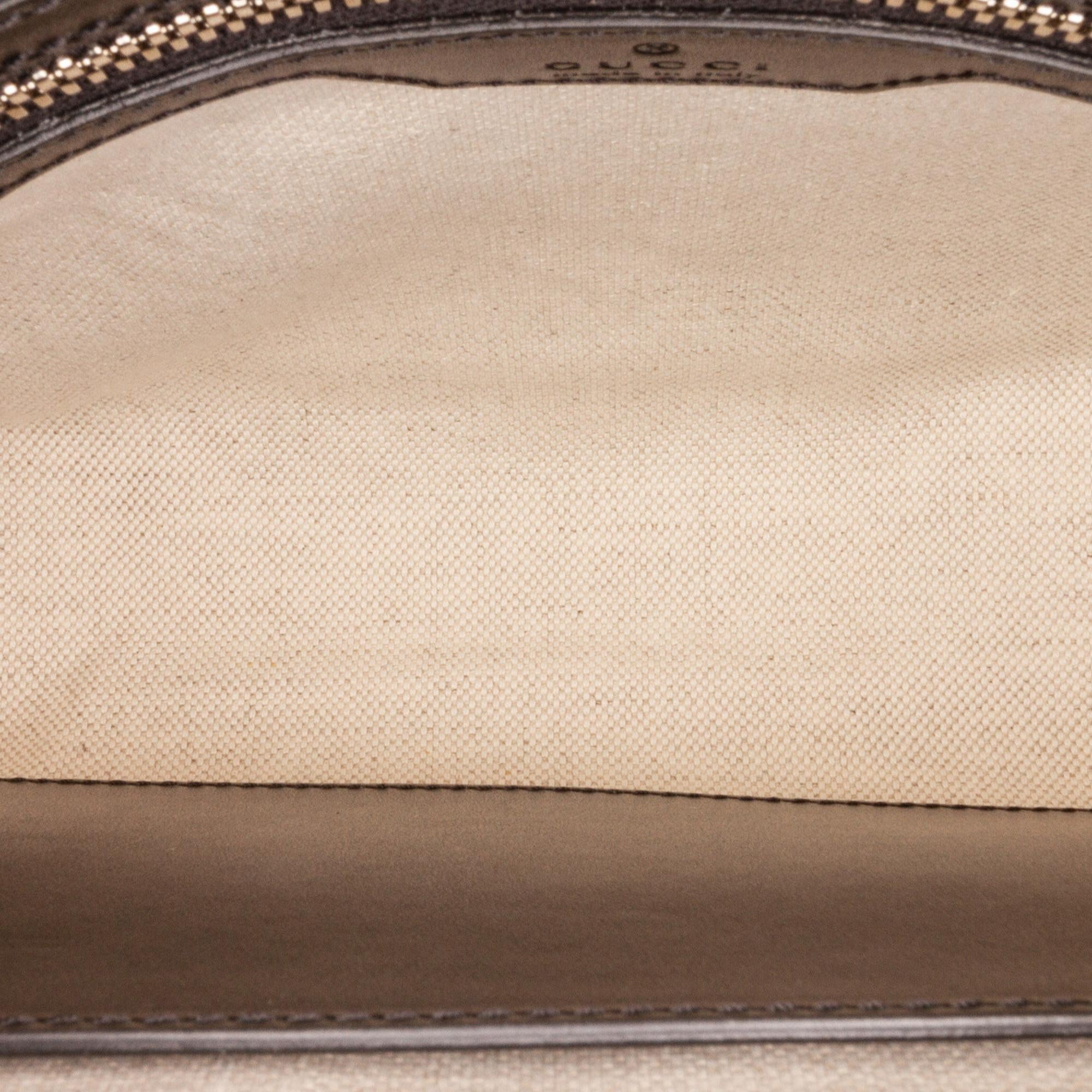 Gucci GG Embossed Crossbody bag (SHG-bS3vYW)