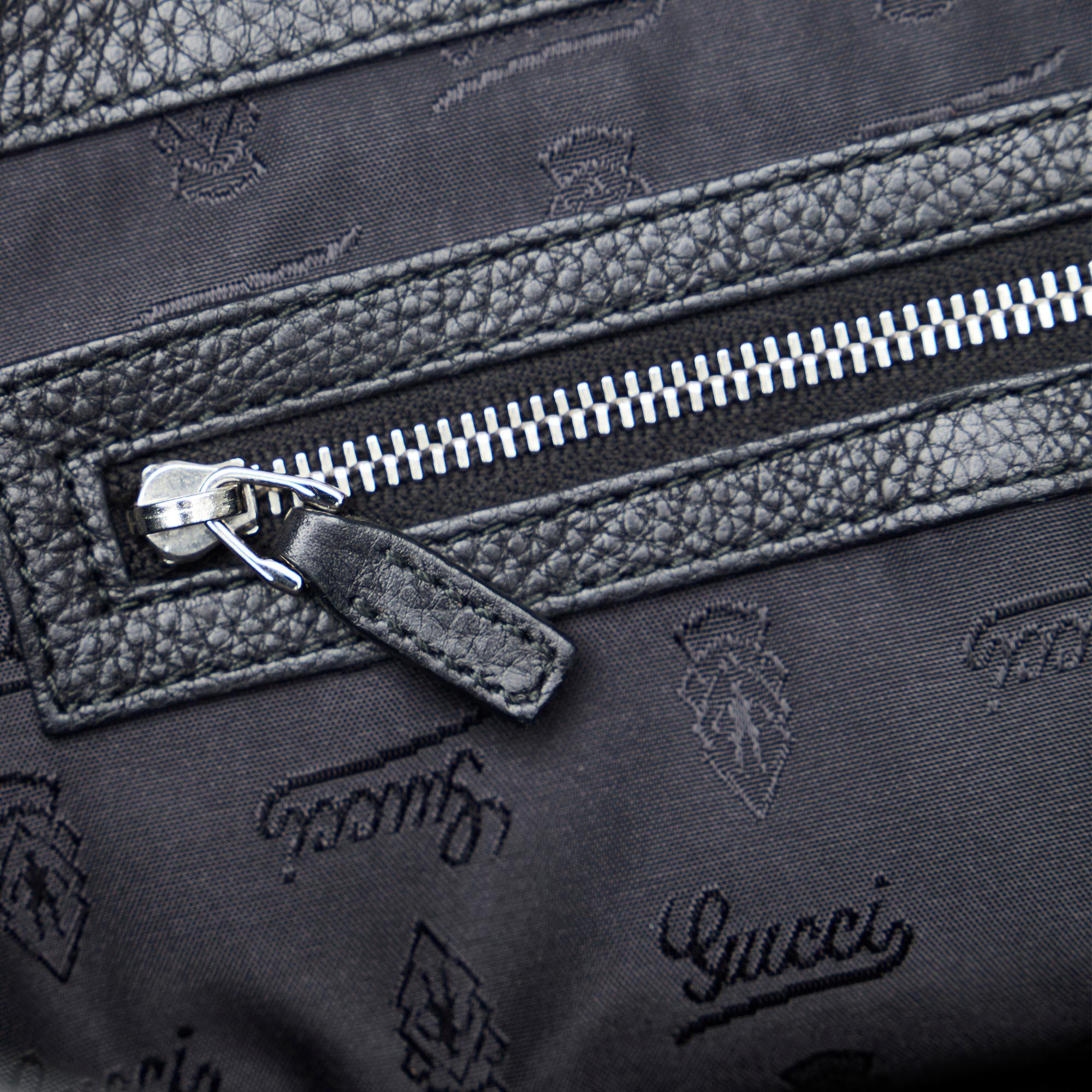 Gucci GG Neoprene Tote (SHG-FjjgTj)