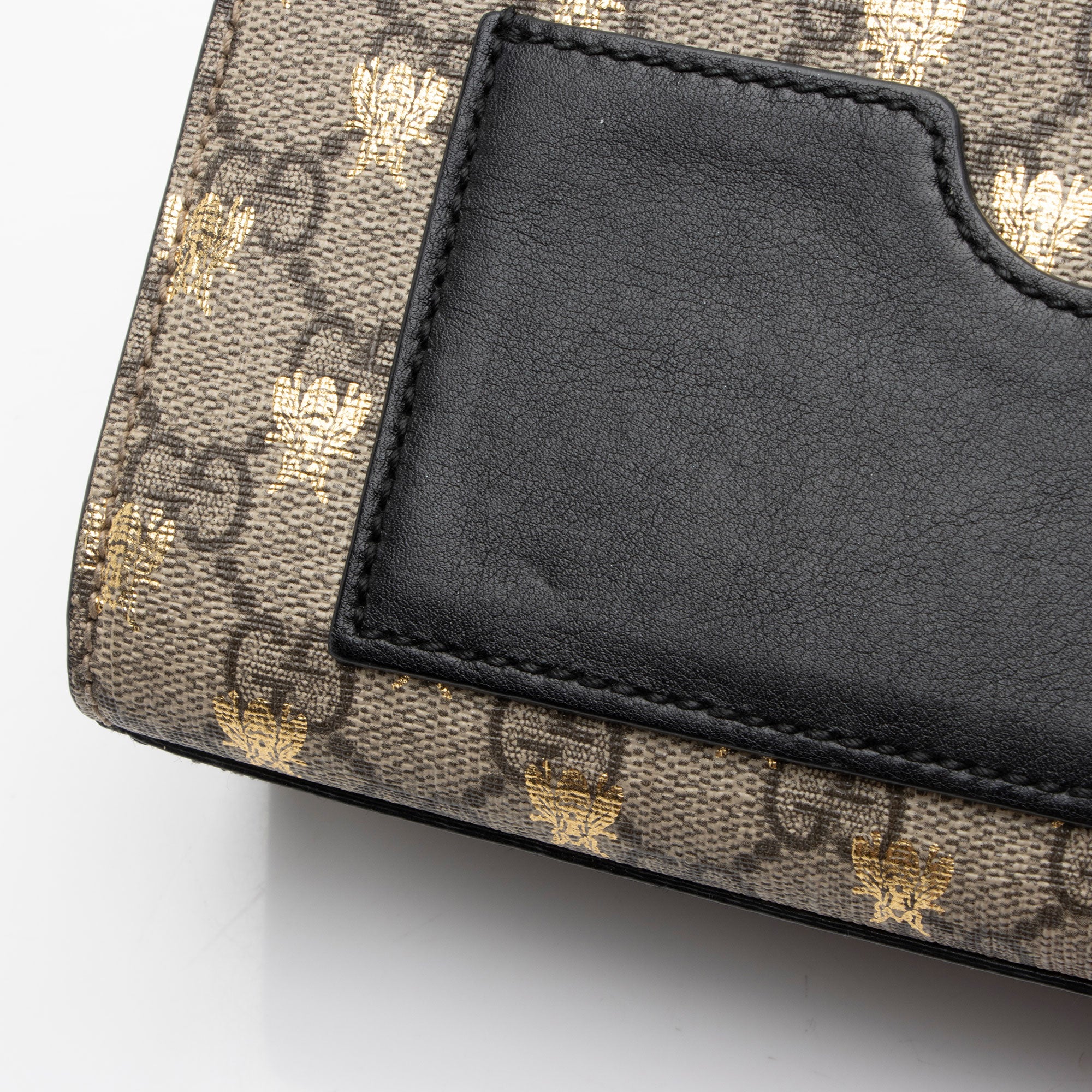 Gucci GG Supreme Bee Padlock Small Shoulder Bag