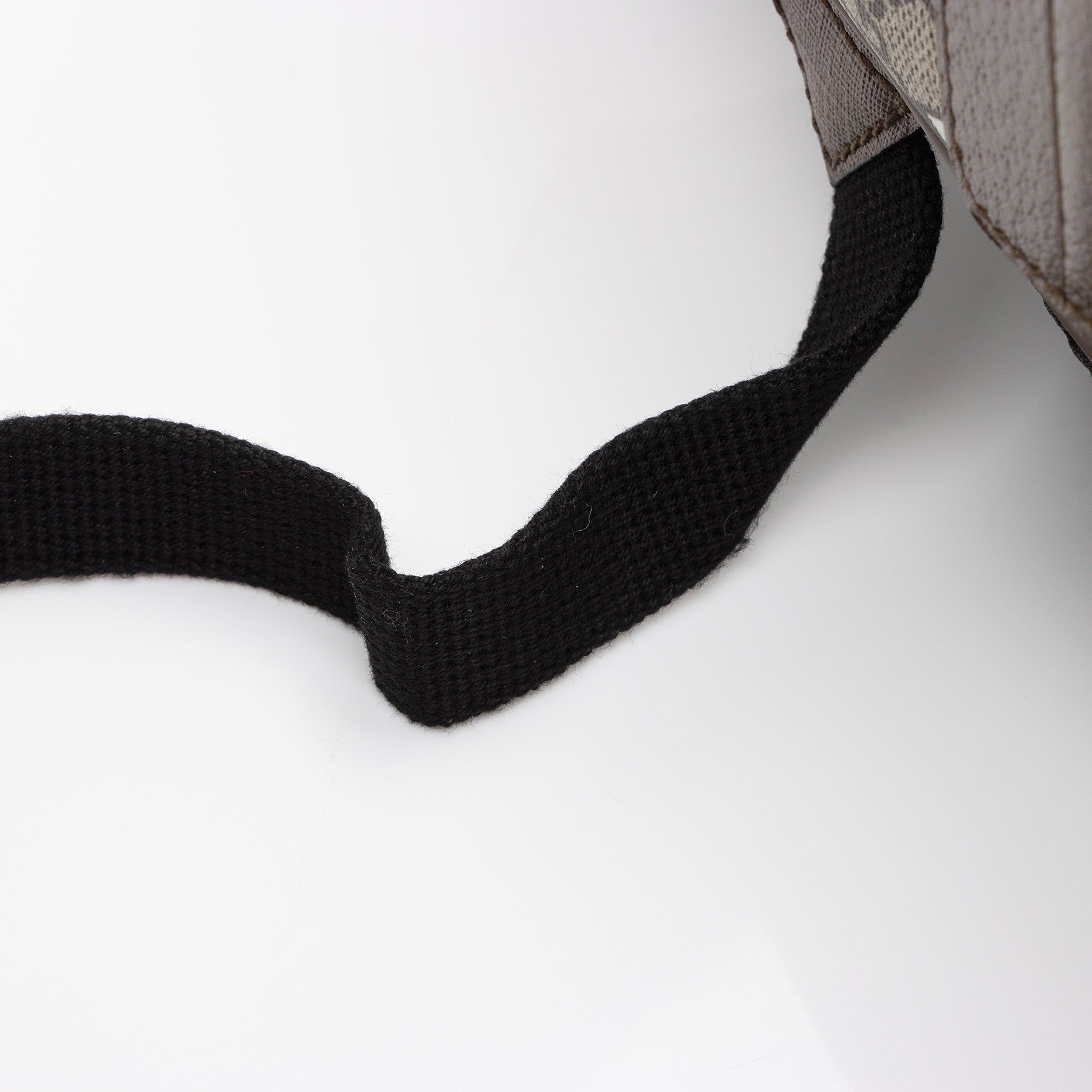 Gucci GG Supreme Chevron Medium Day Backpack (SHF-NG4dLJ)