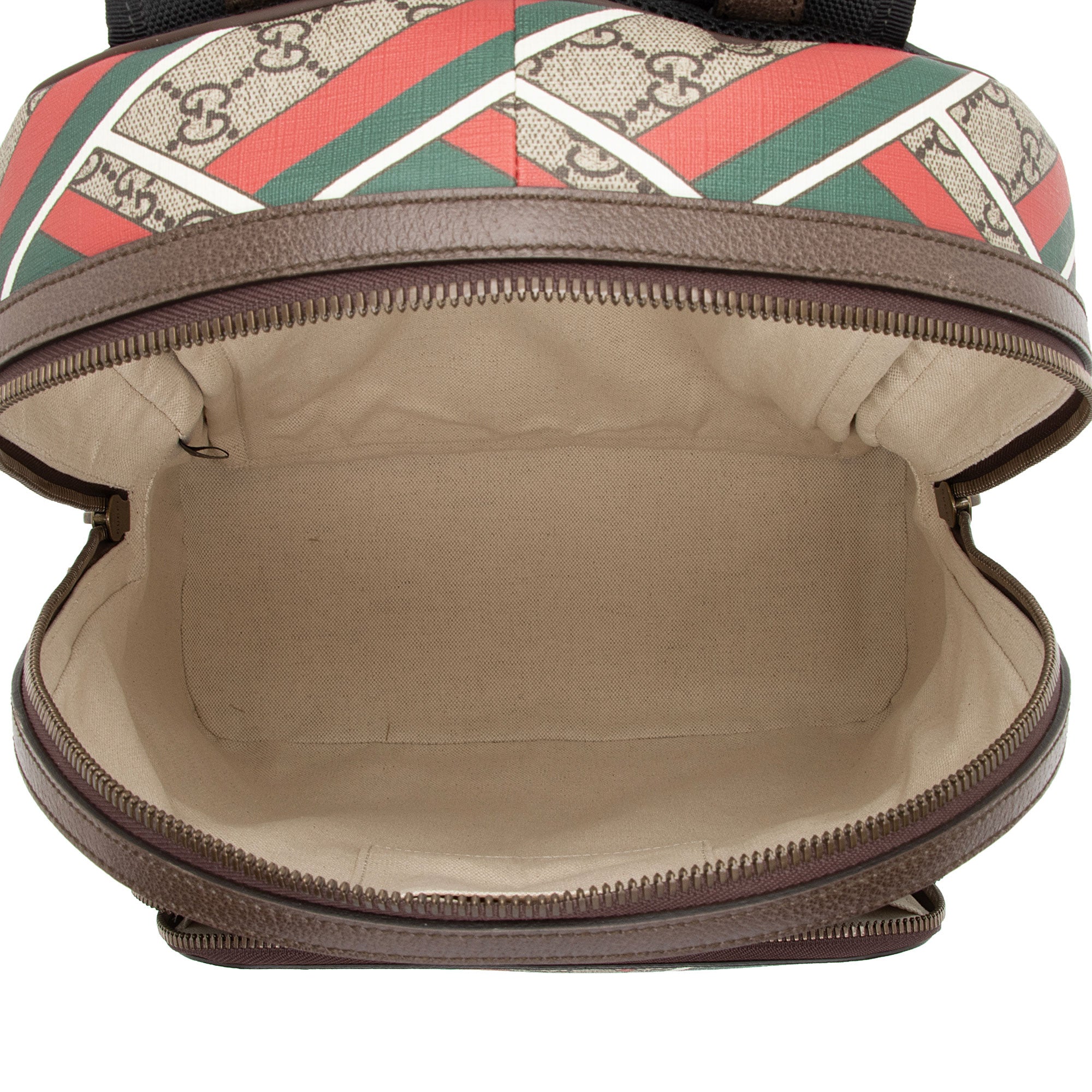 Gucci GG Supreme Chevron Medium Day Backpack (SHF-NG4dLJ)