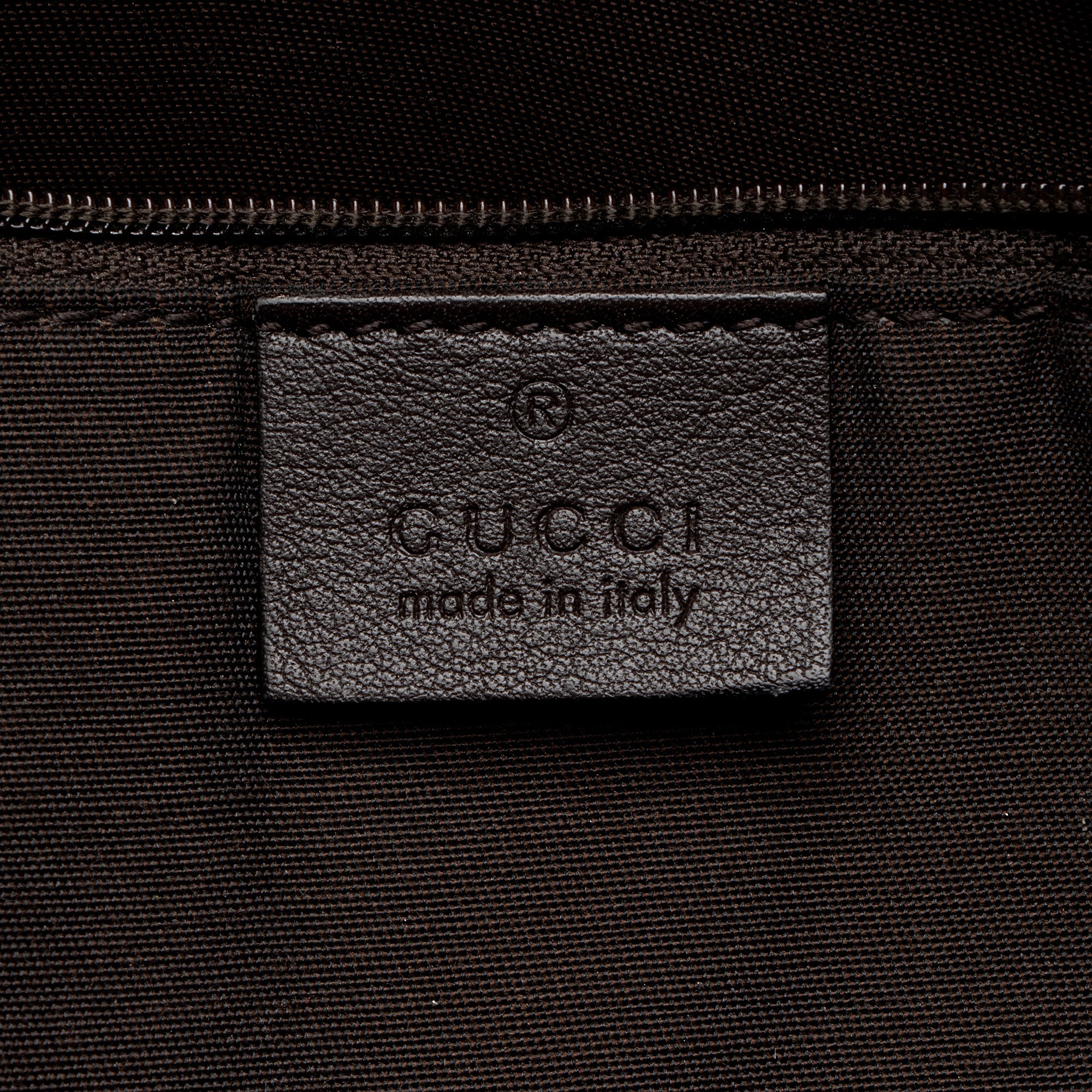 Gucci GG Supreme Classic Flat Medium Messenger Bag (SHF-z1jpvQ)