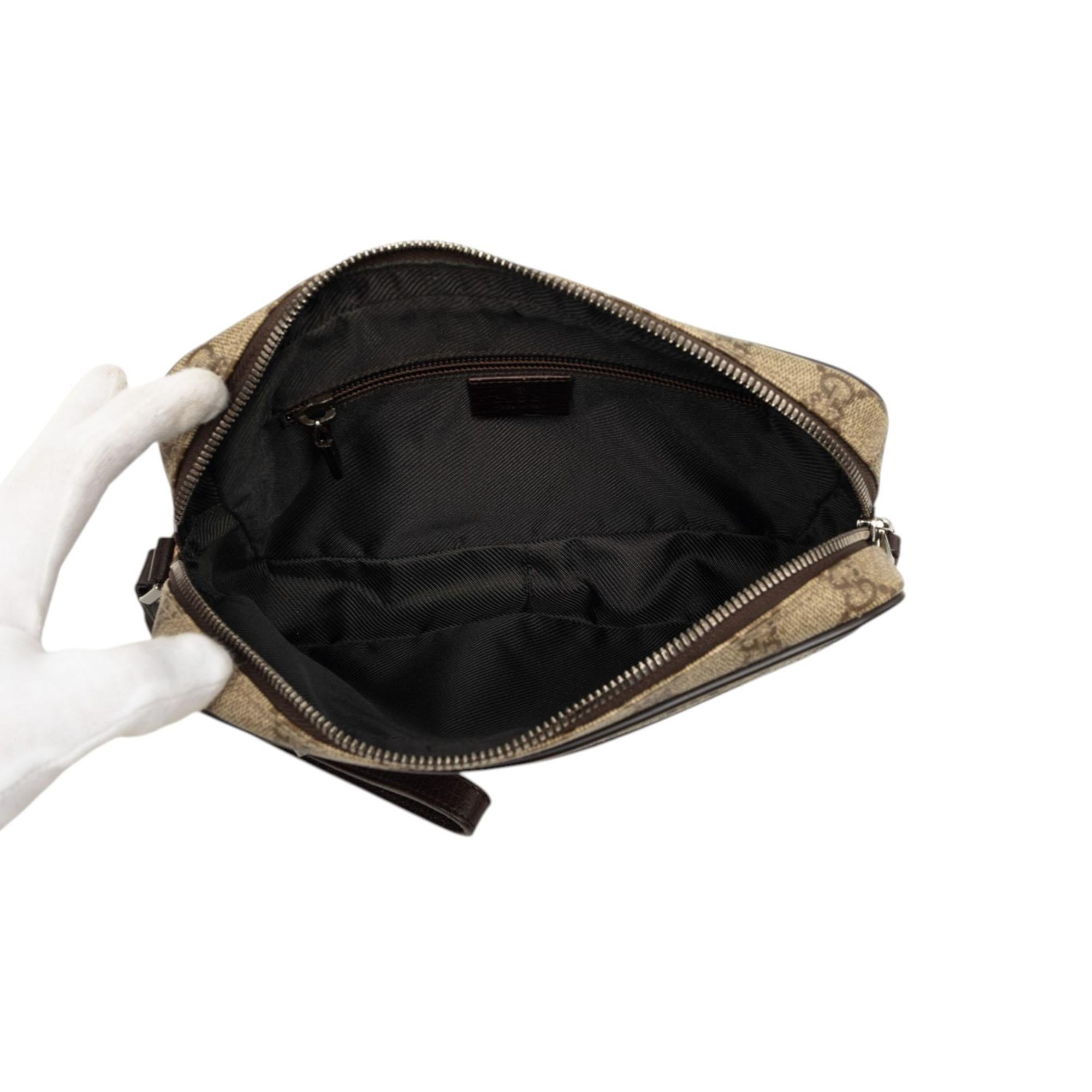 Gucci GG Supreme Clutch