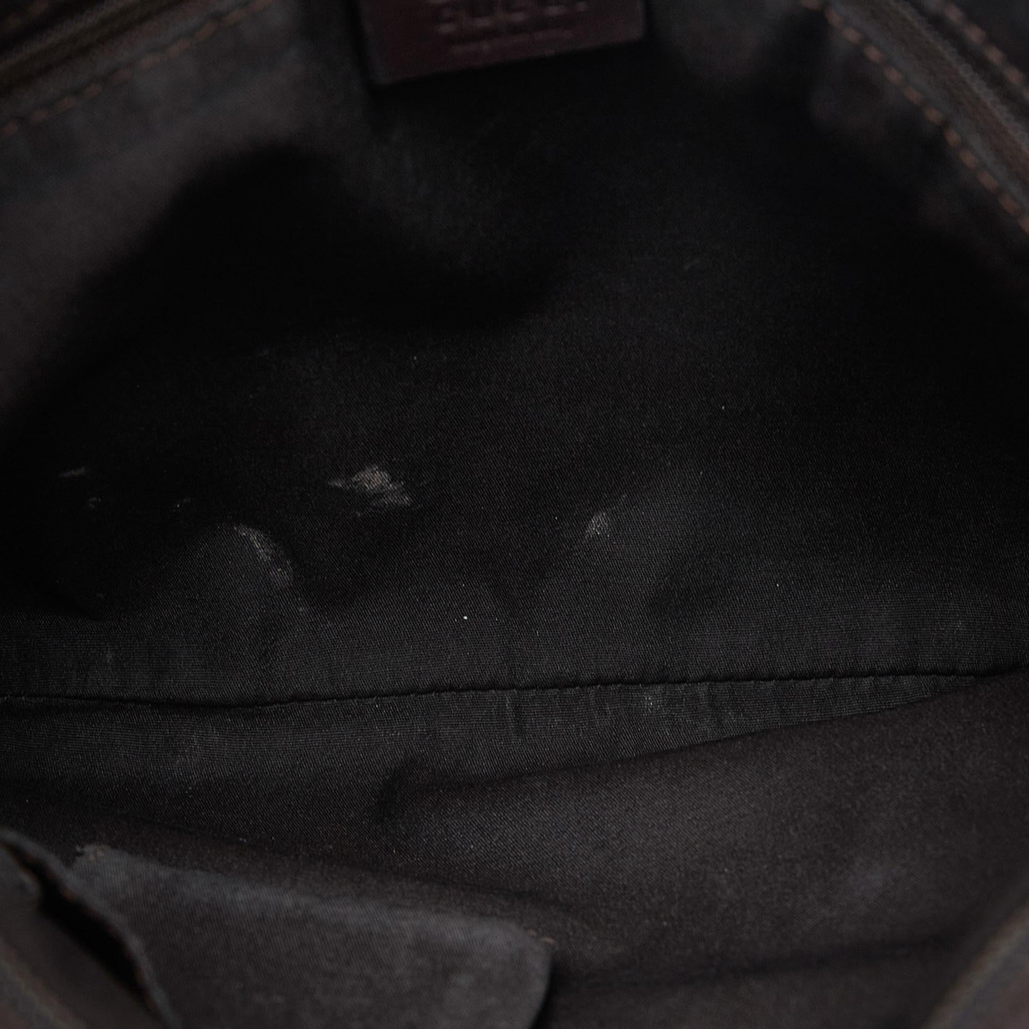 Gucci GG Supreme Crossbody Bag (SHG-iFtrNf)