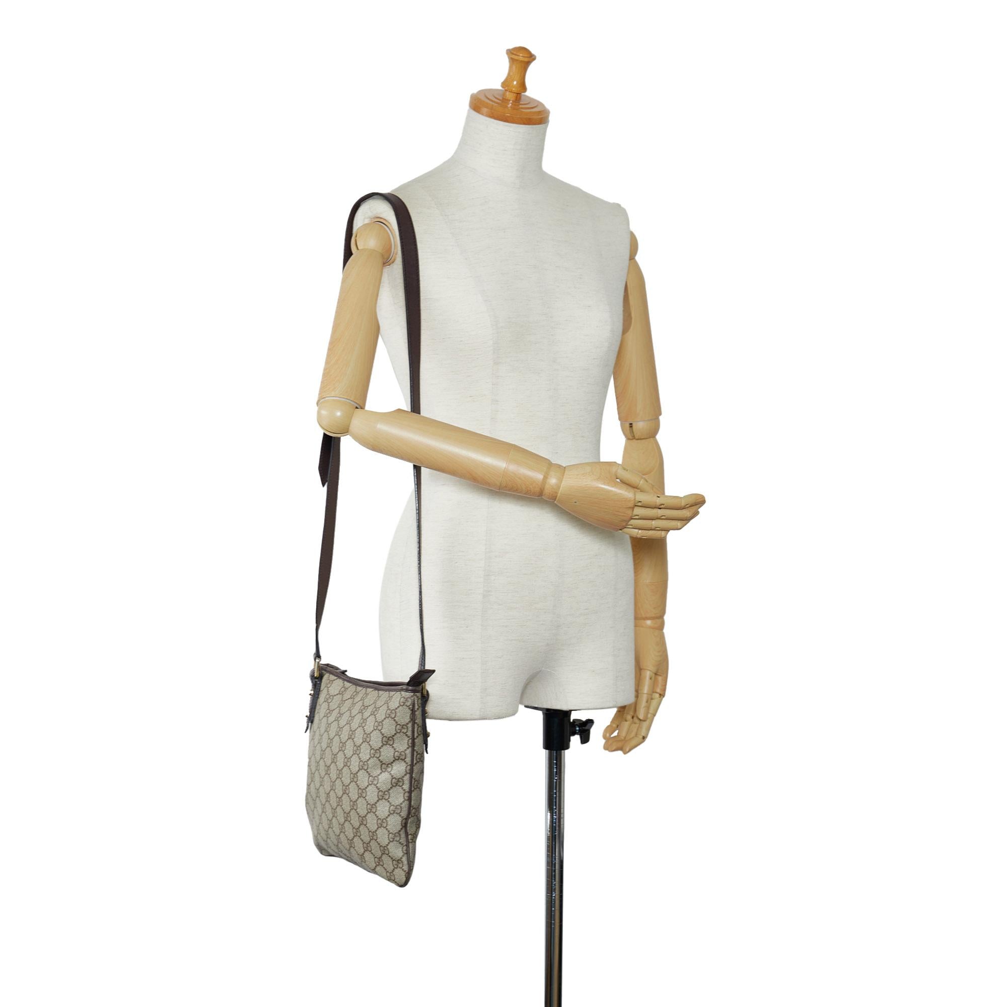 Gucci GG Supreme Crossbody Bag (SHG-iFtrNf)