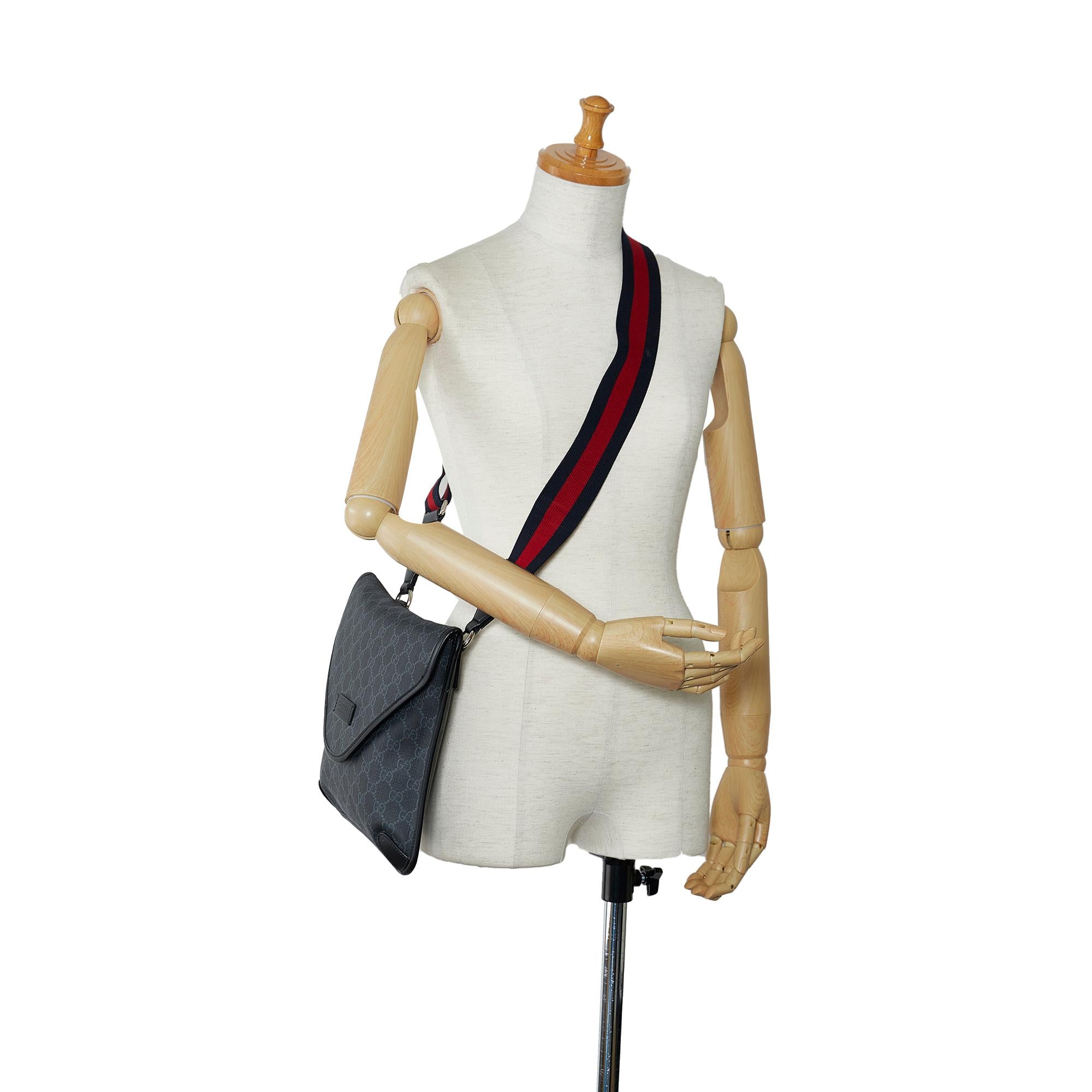 Gucci GG Supreme Envelope Web Crossbody Bag (SHG-XQKQ70)