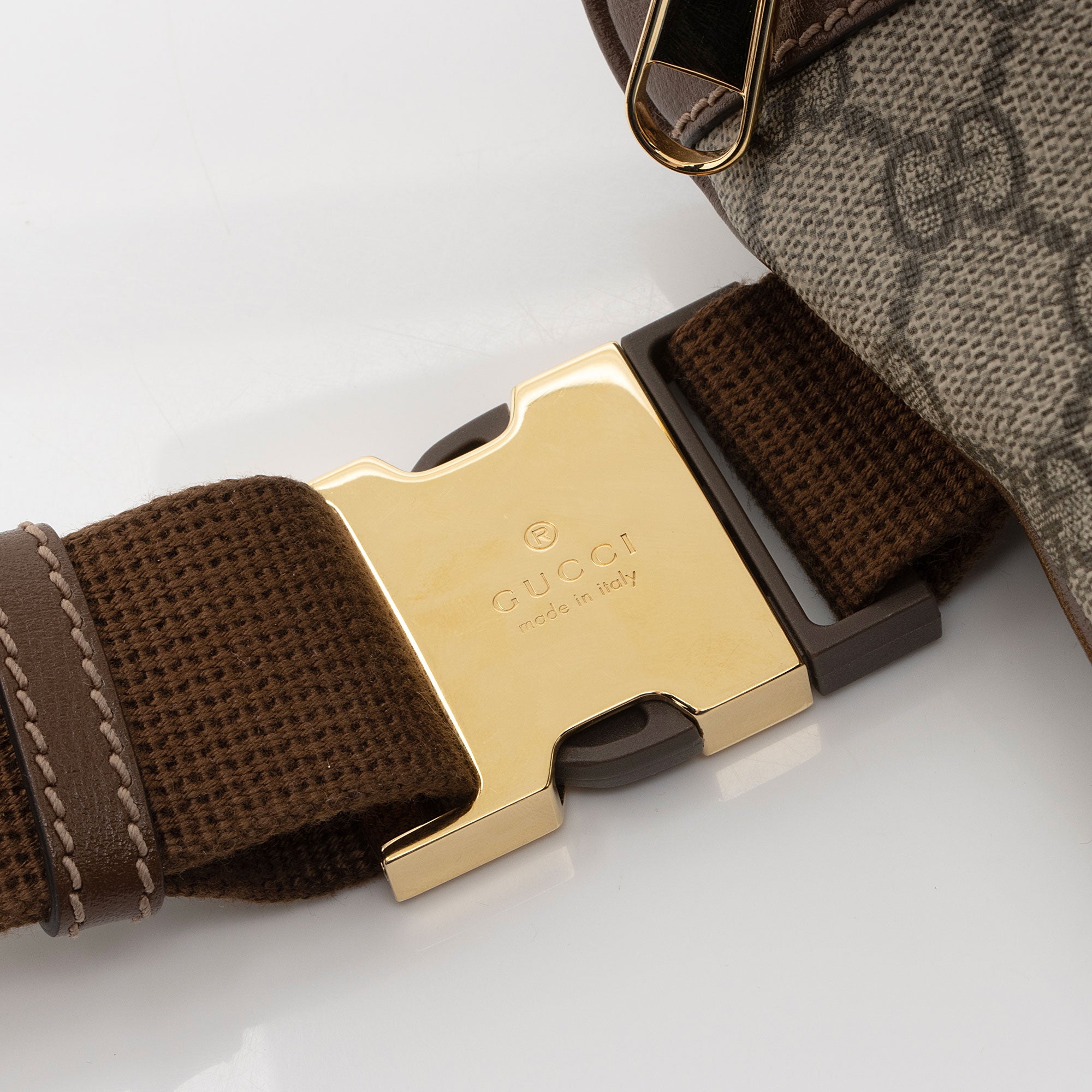 Gucci GG Supreme Interlocking G Belt Bag (SHF-FwWyIi)