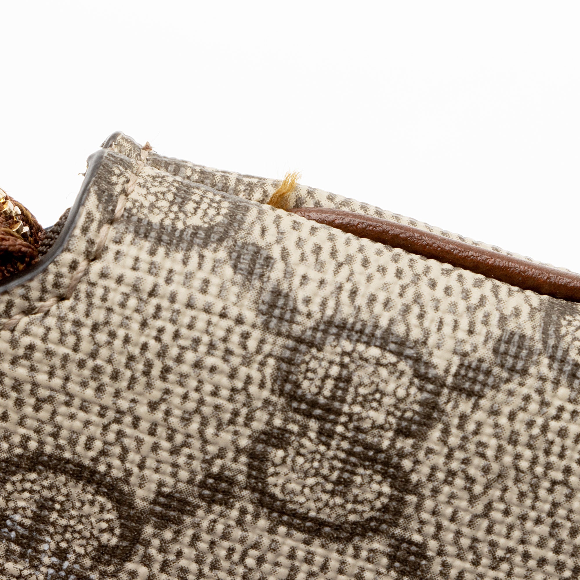 Gucci GG Supreme Key Pouch (SHF-z7sxNF)