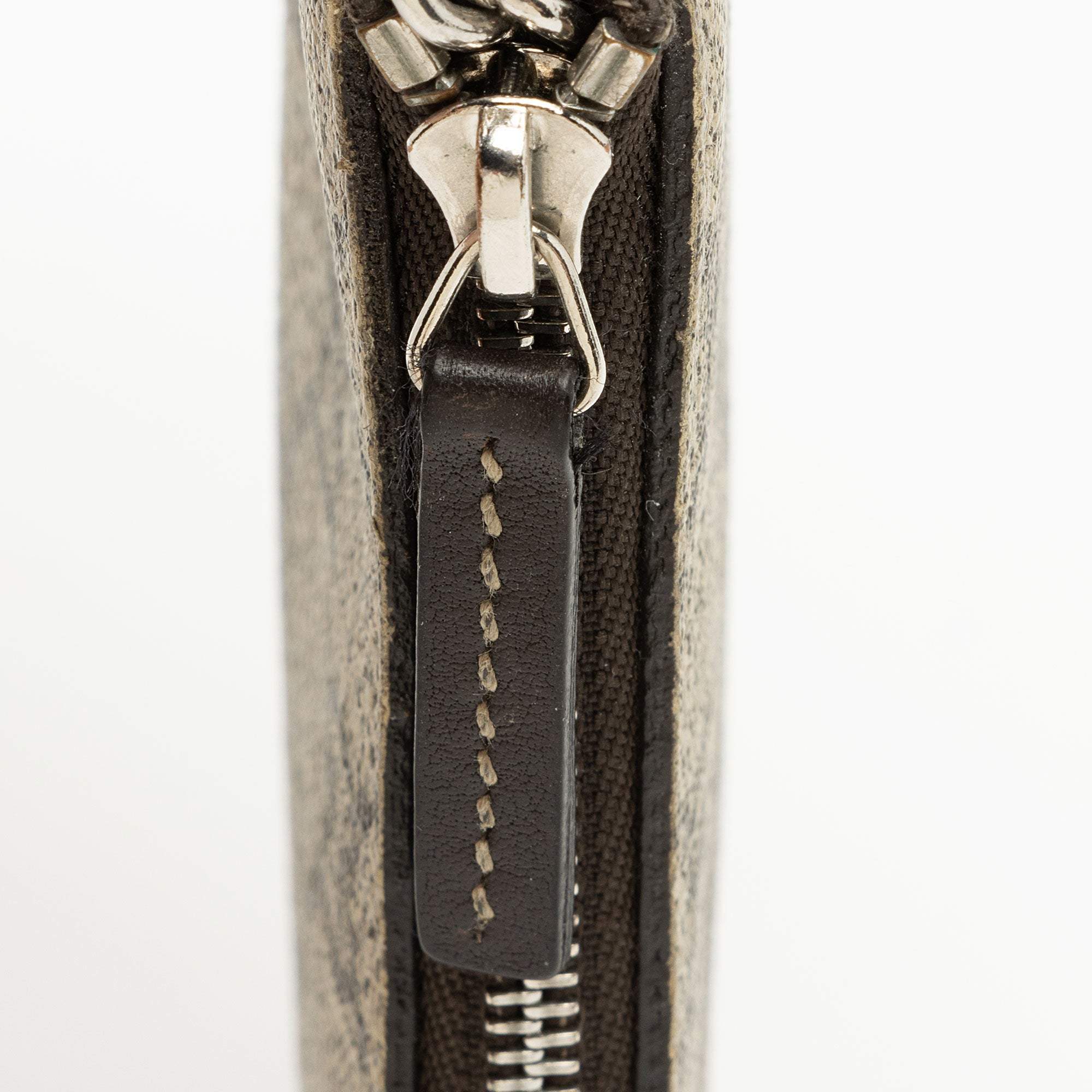 Gucci GG Supreme Key Pouch (SHF-BrByDR)