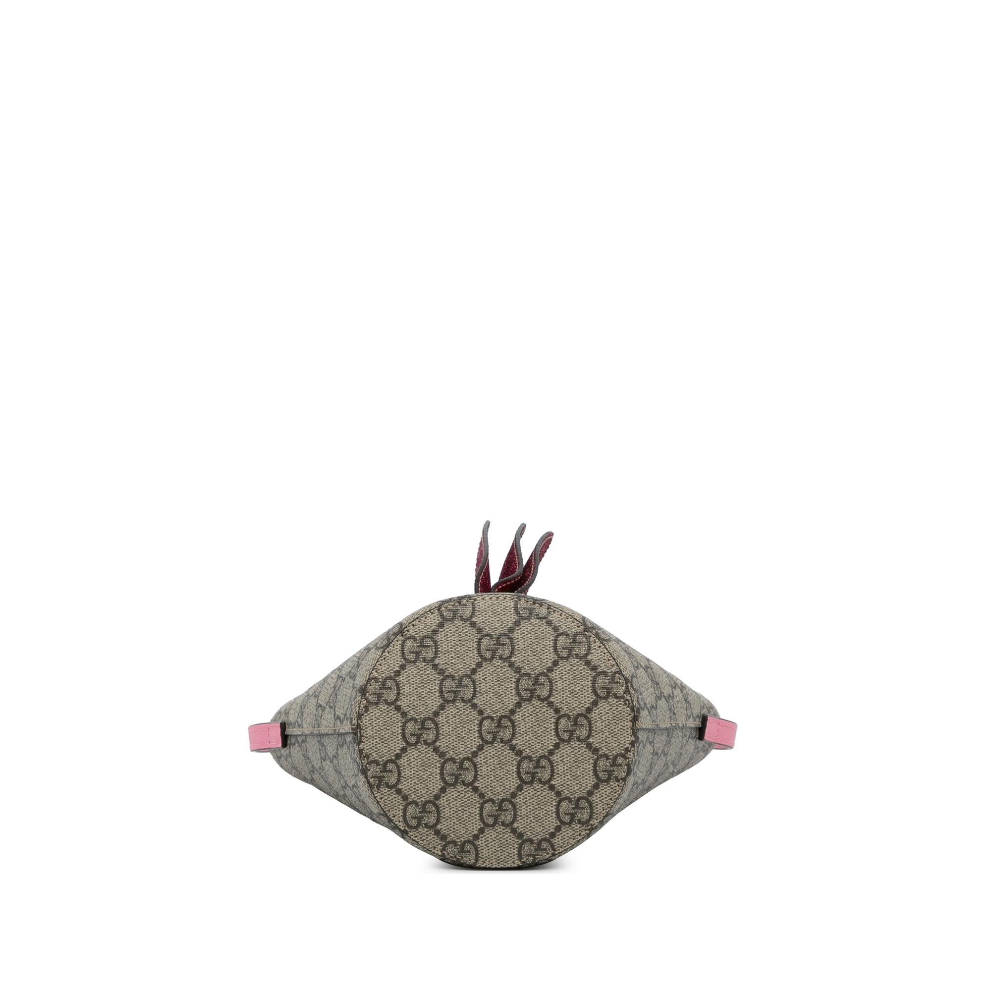 Gucci GG Supreme Kids Strawberry Bucket Bag (SHG-TqqNA8)