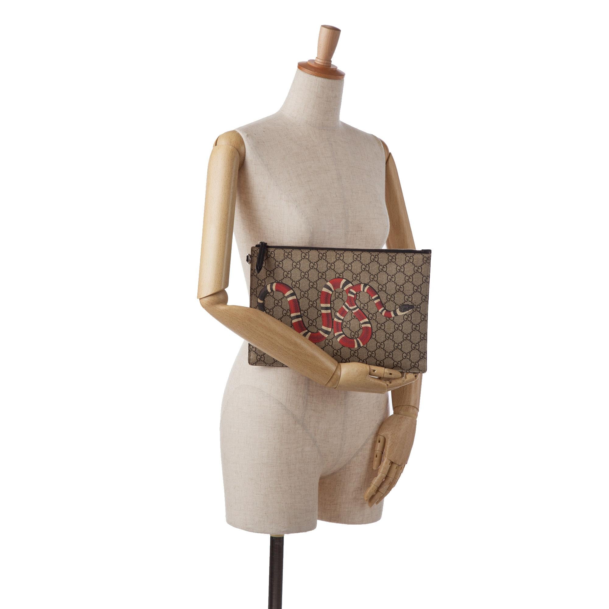 Gucci GG Supreme Kingsnake Clutch Bag (SHG-qHejCL)