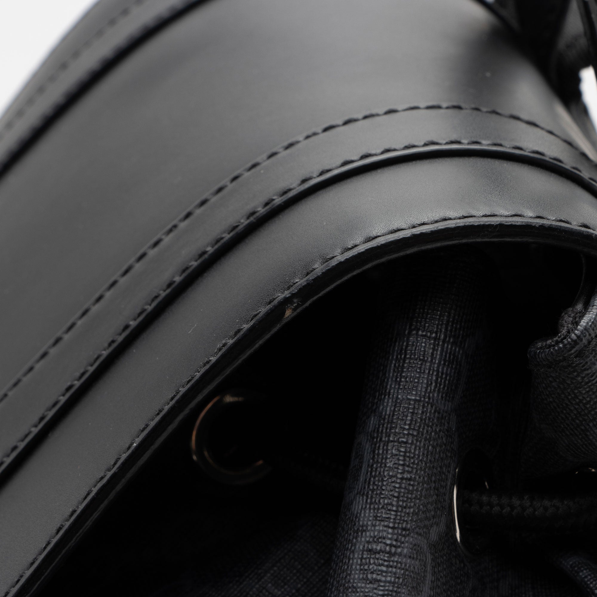 Gucci GG Supreme Medium Flap Backpack (SHF-FgH5FO)