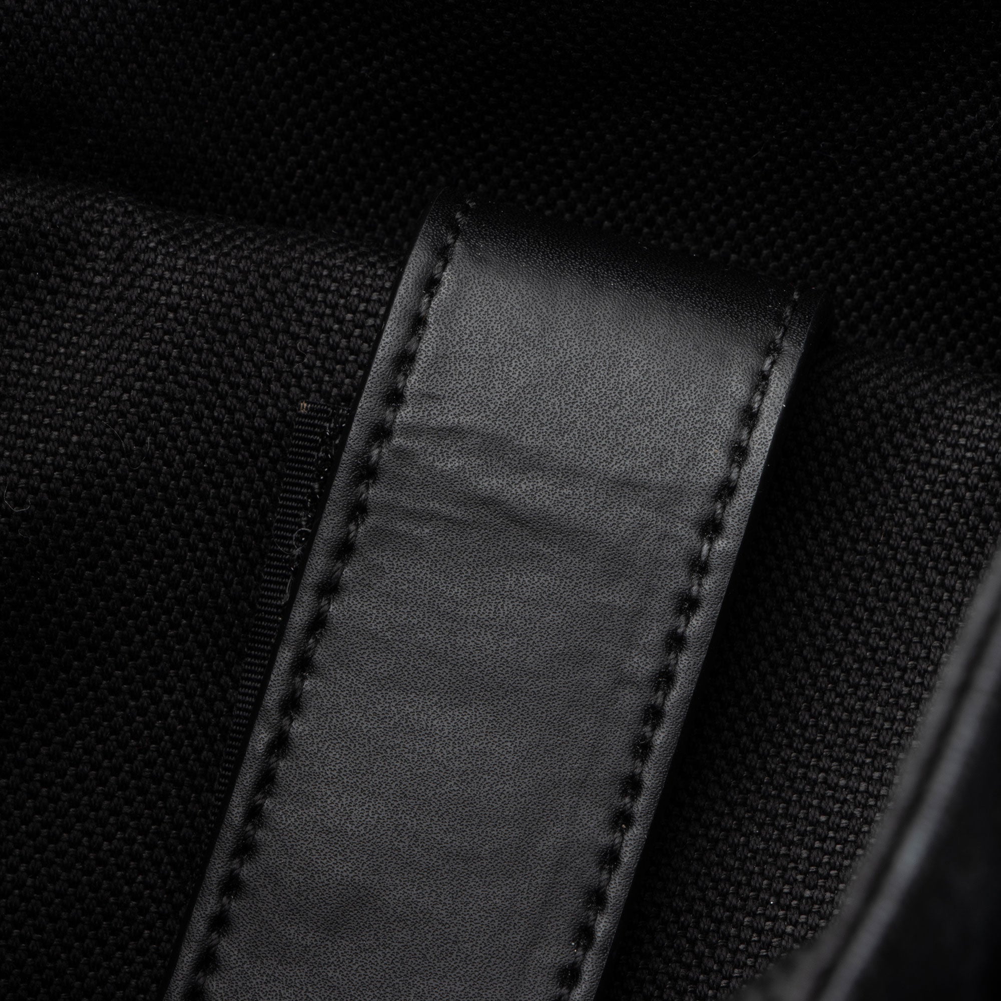 Gucci GG Supreme Medium Flap Backpack (SHF-FgH5FO)