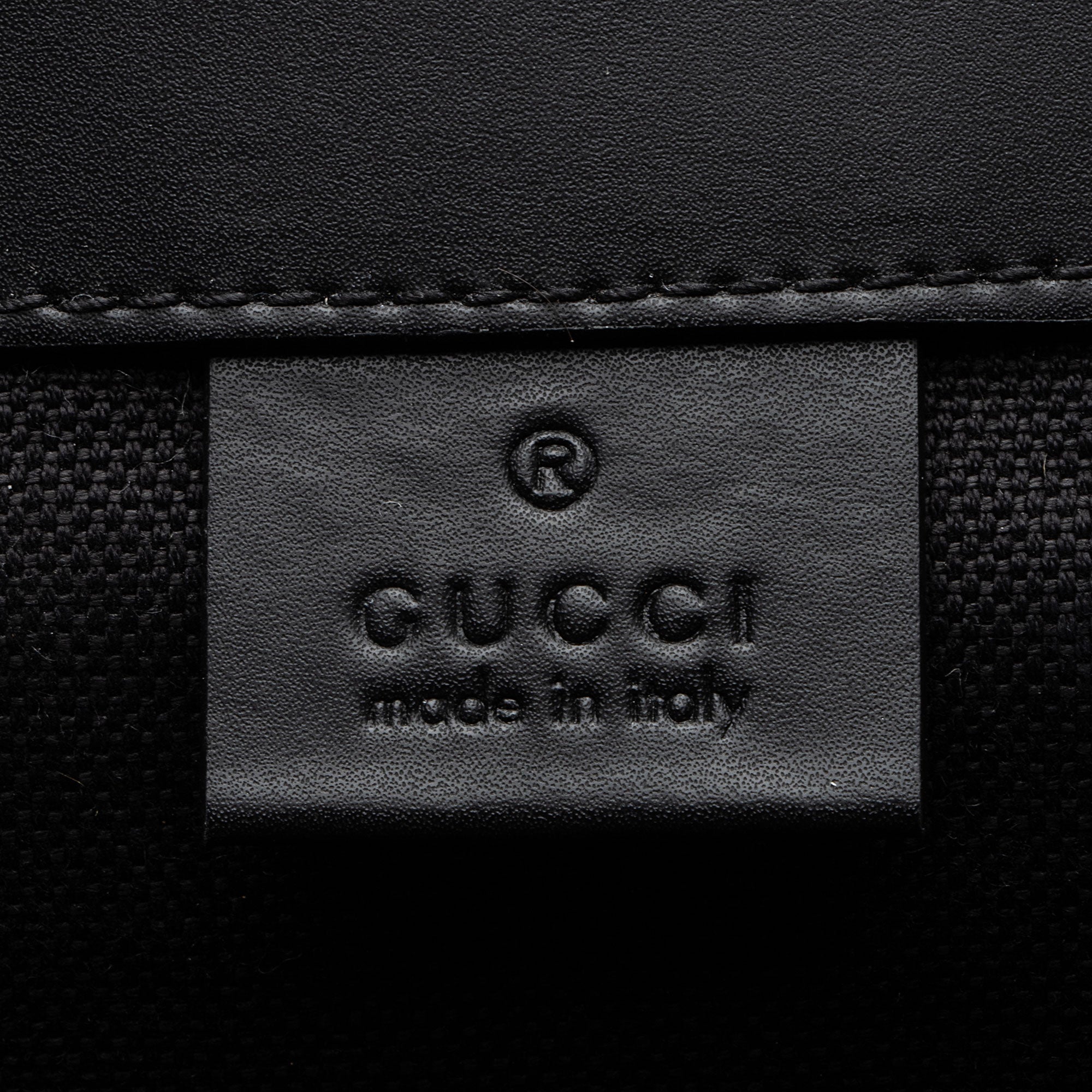 Gucci GG Supreme Medium Flap Backpack (SHF-FgH5FO)