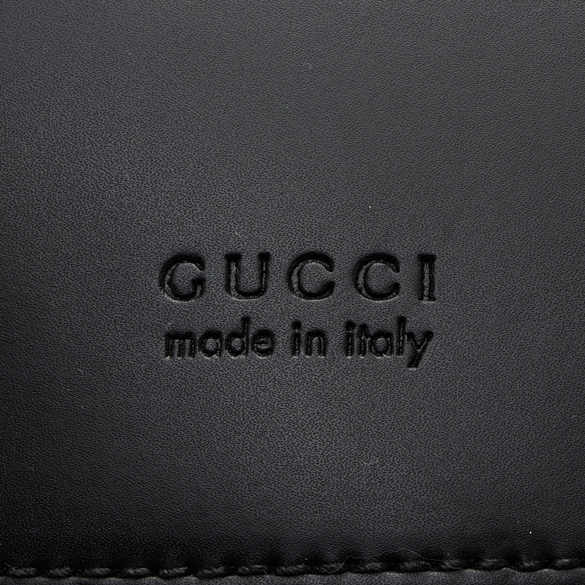 Gucci GG Supreme Medium Flap Backpack (SHF-FgH5FO)