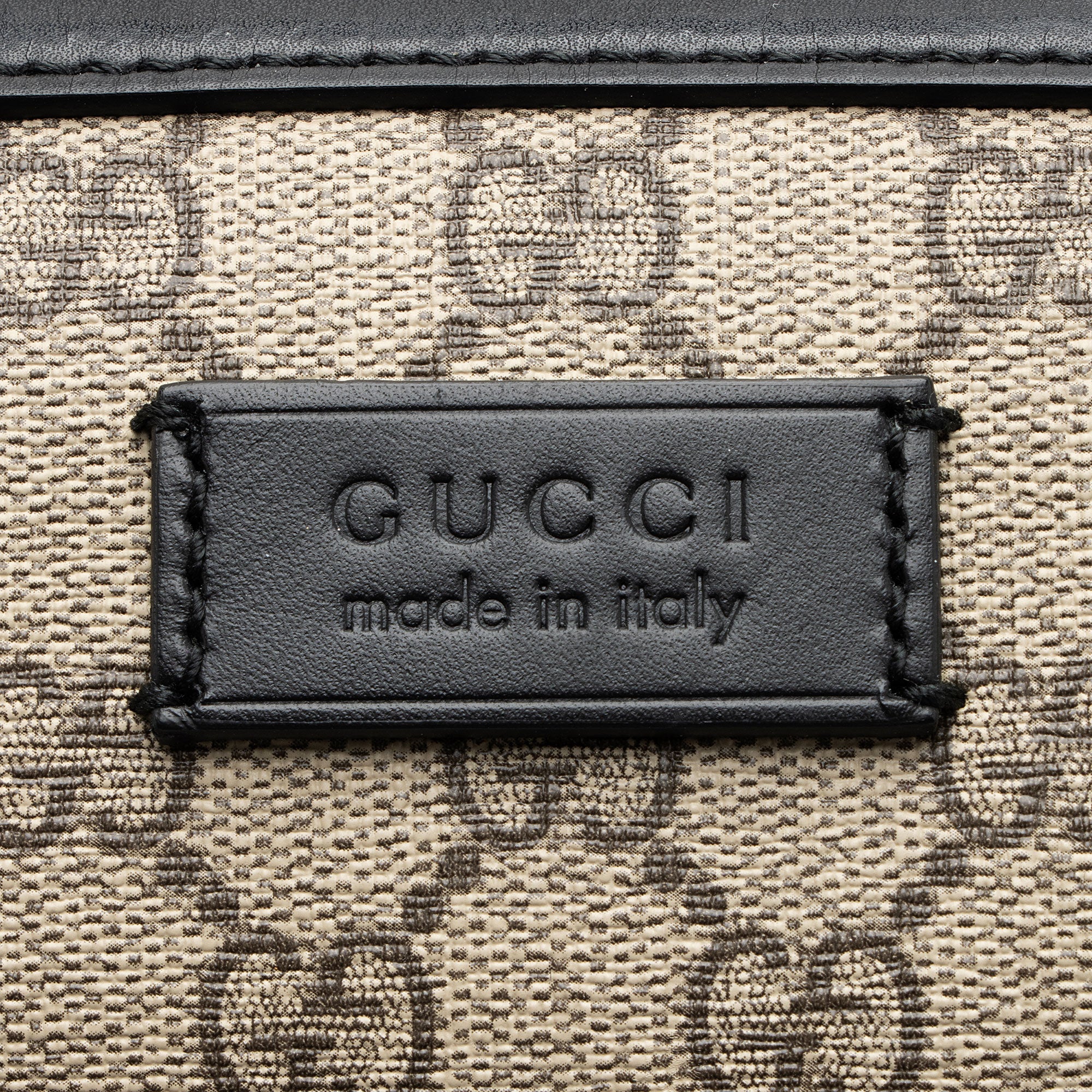Gucci GG Supreme Medium Messenger