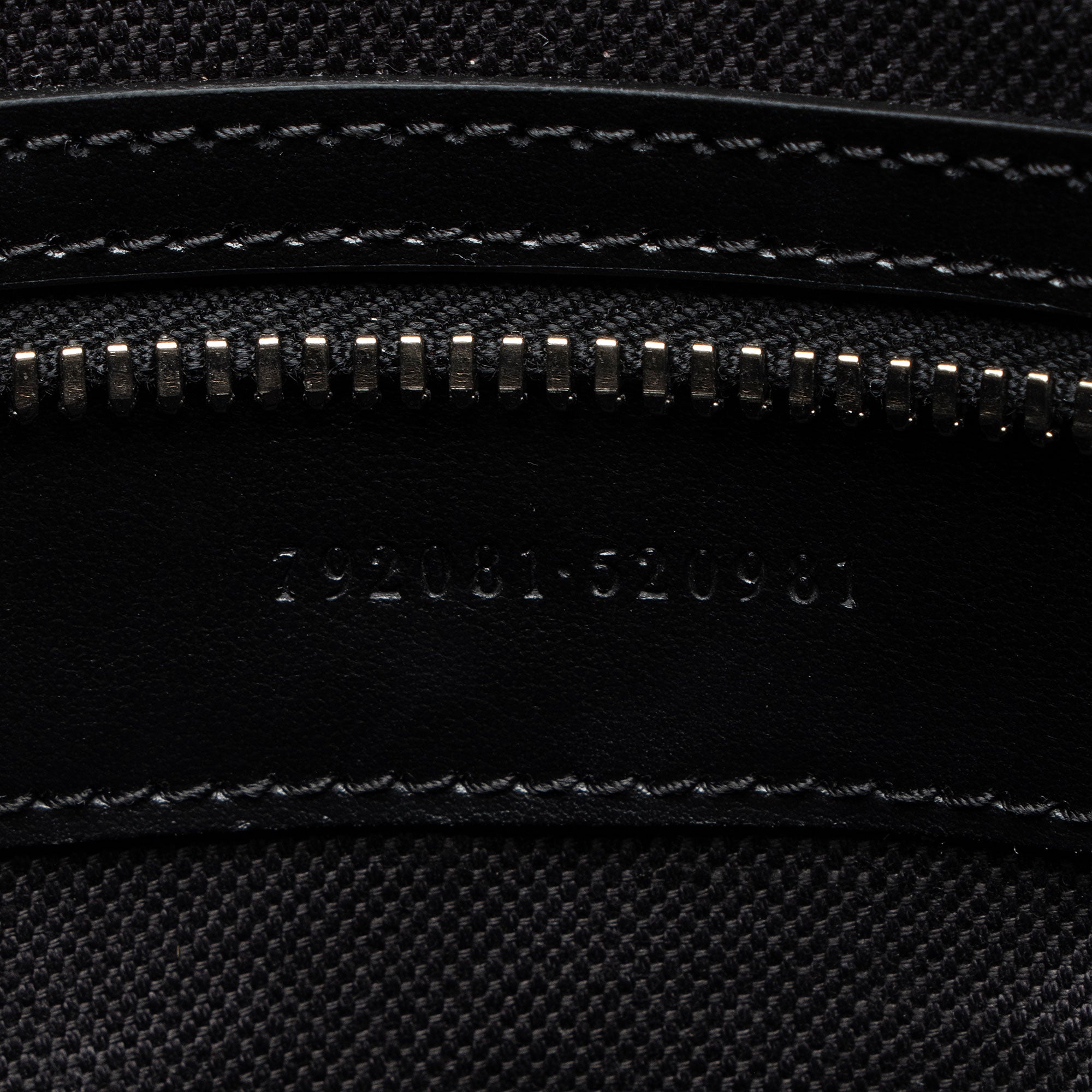 Gucci GG Supreme Flat Medium Messenger