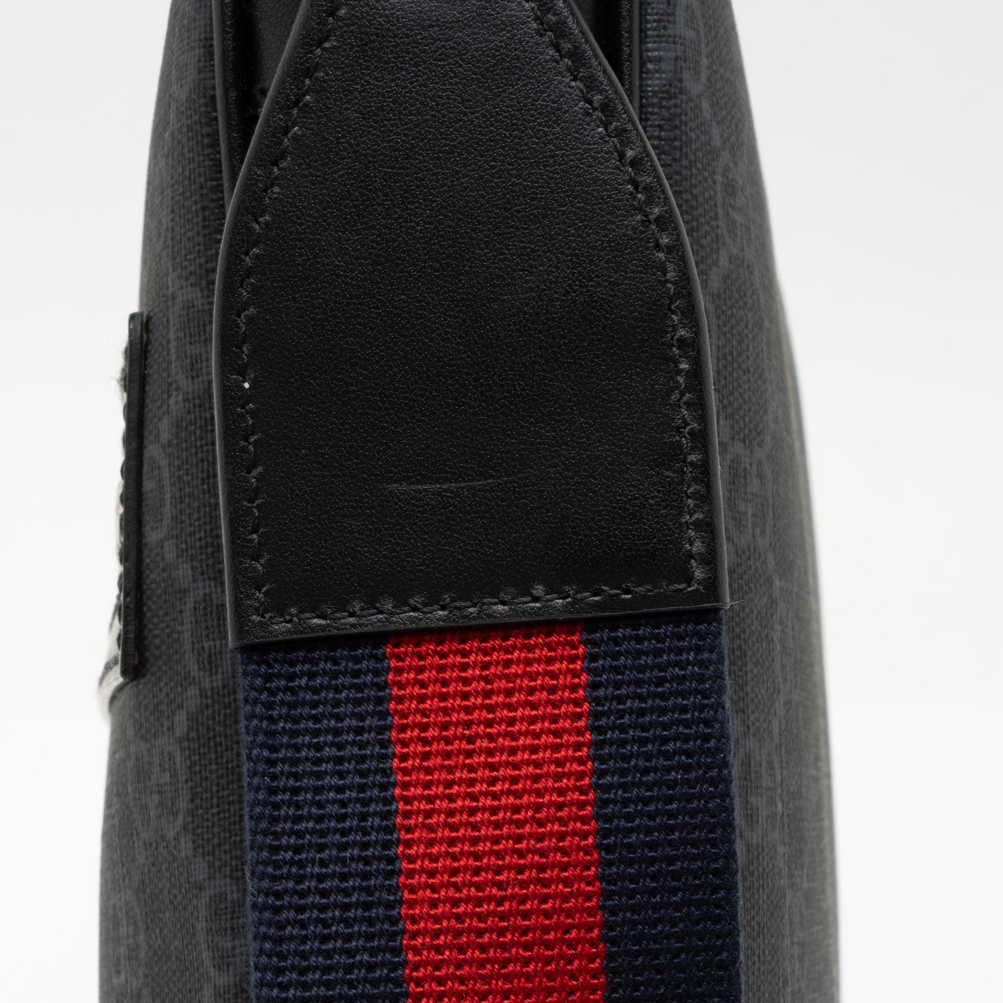 Gucci GG Supreme Flat Medium Messenger