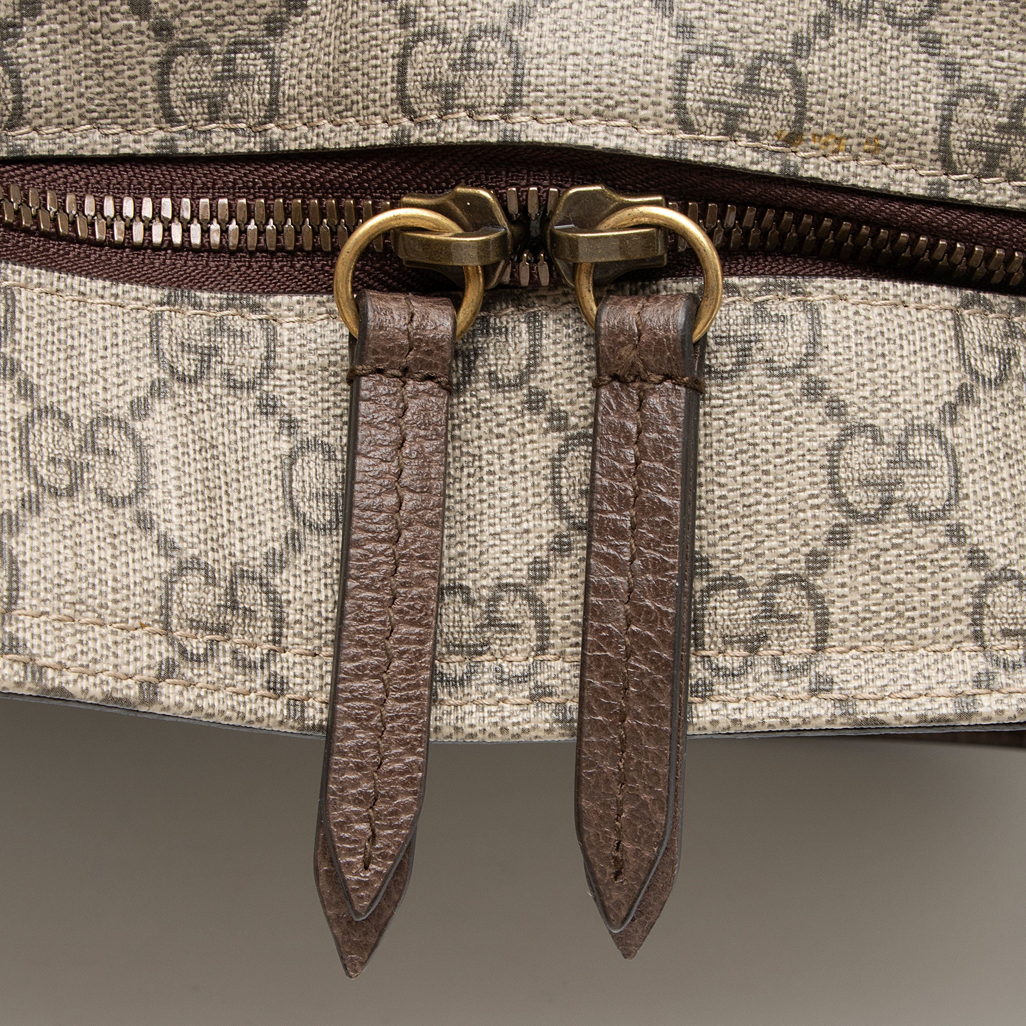 Gucci GG Supreme Medium Tote