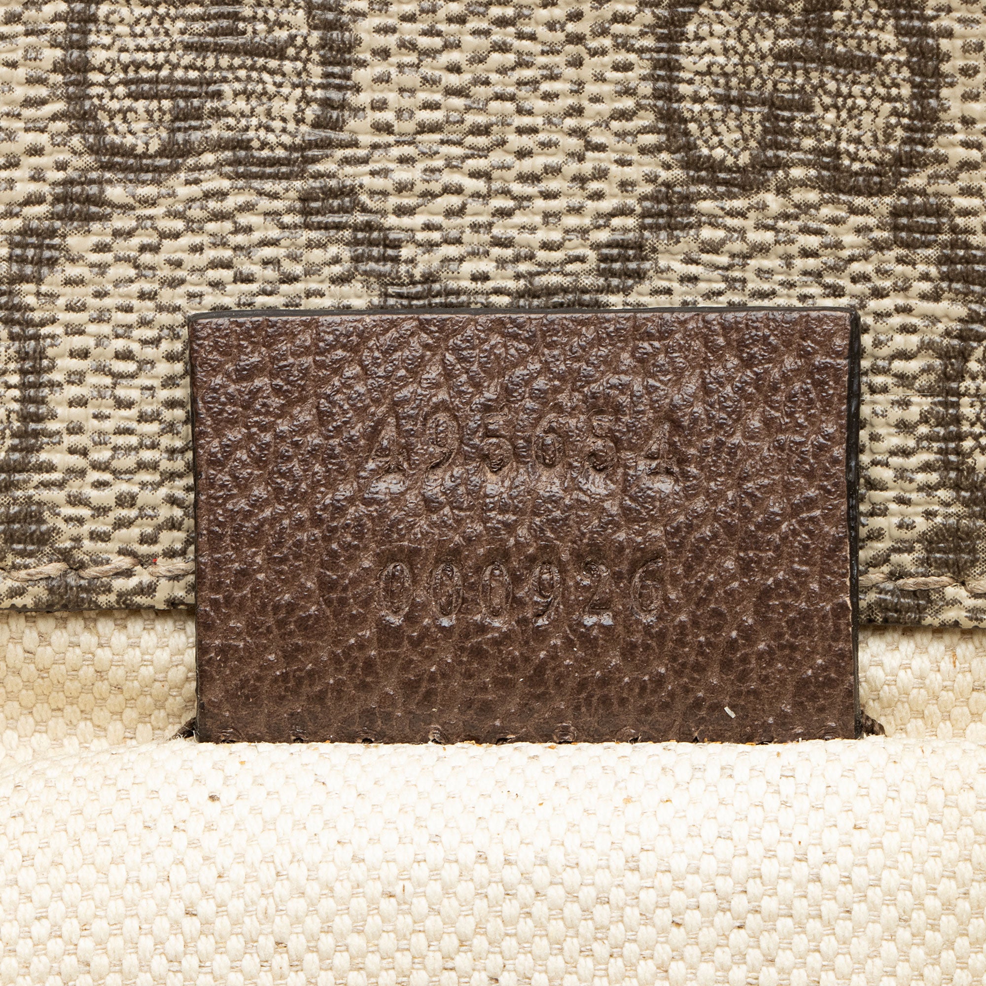 Gucci GG Supreme Neo Vintage Medium Messenger