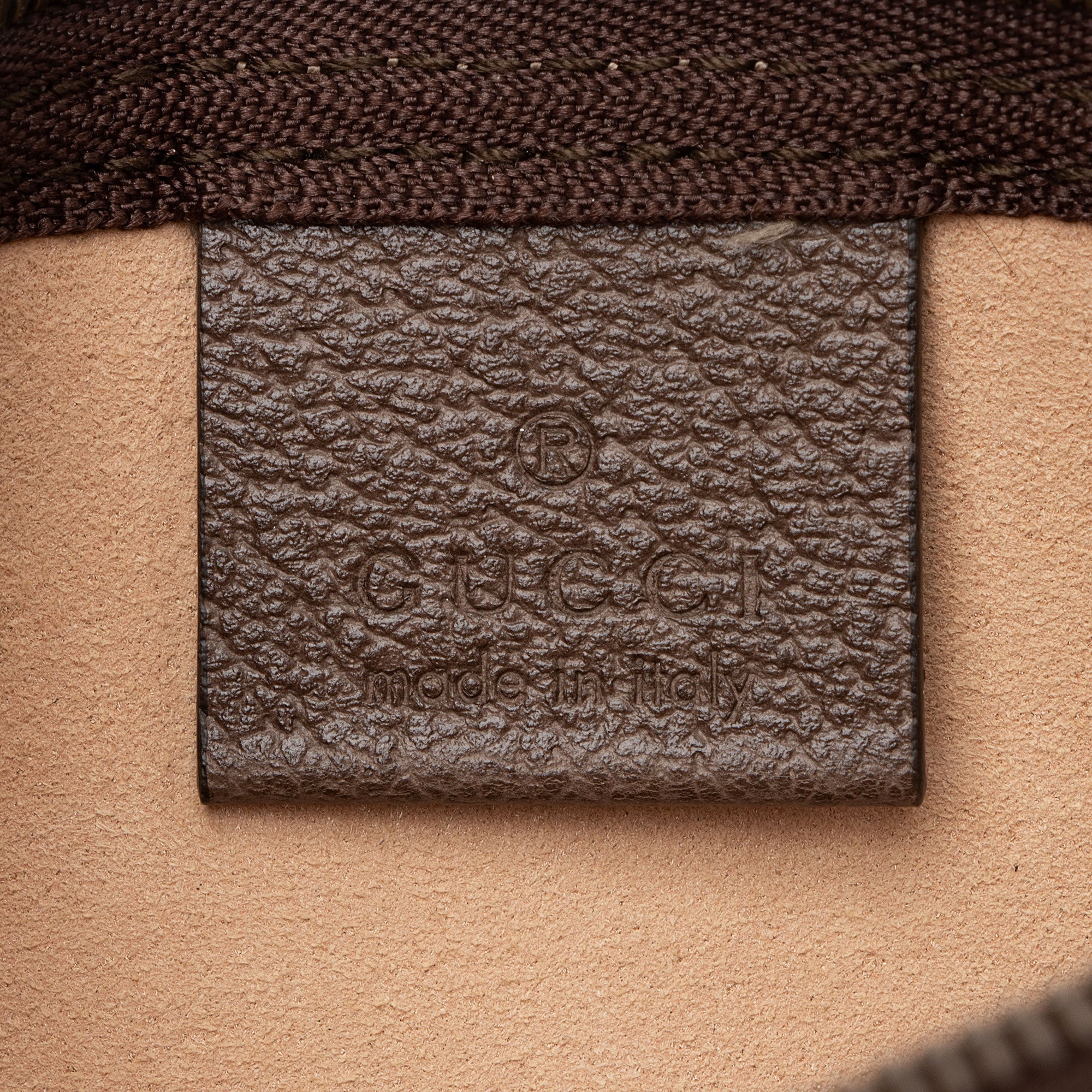 Gucci GG Supreme Pochette