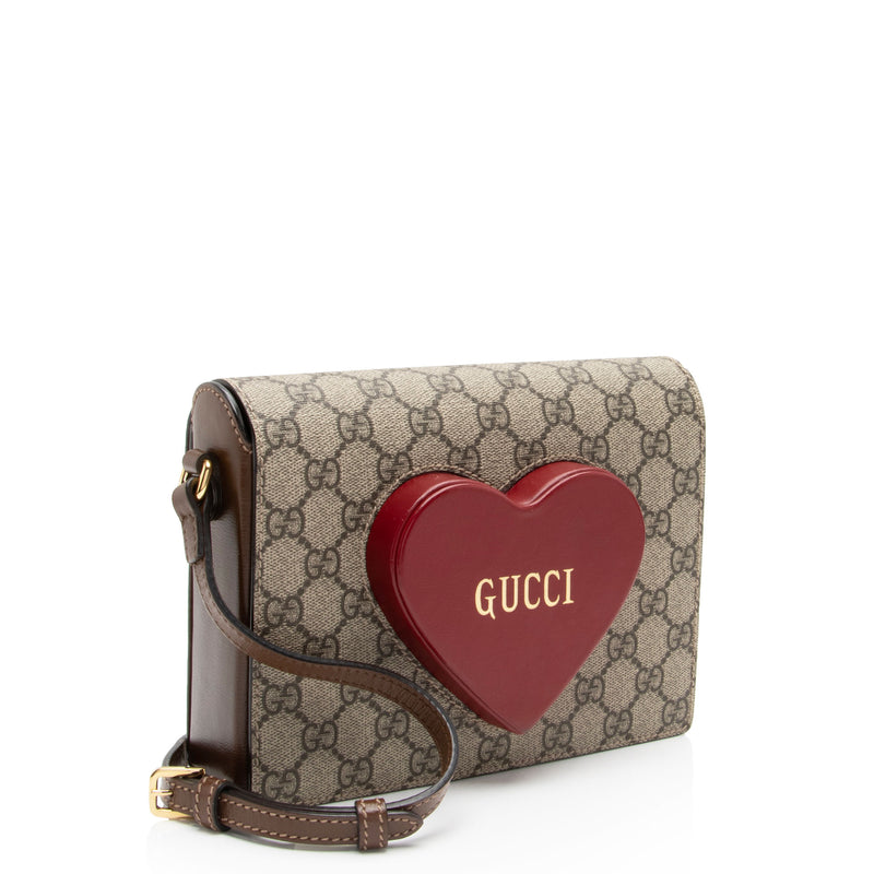 Gucci GG Supreme Script Logo Heart Crossbody (SHF-khREaw)