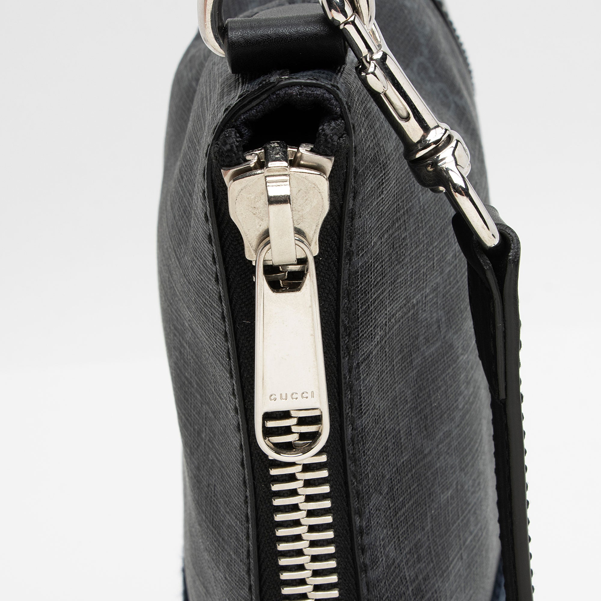 Gucci GG Supreme Web Flat Square Messenger