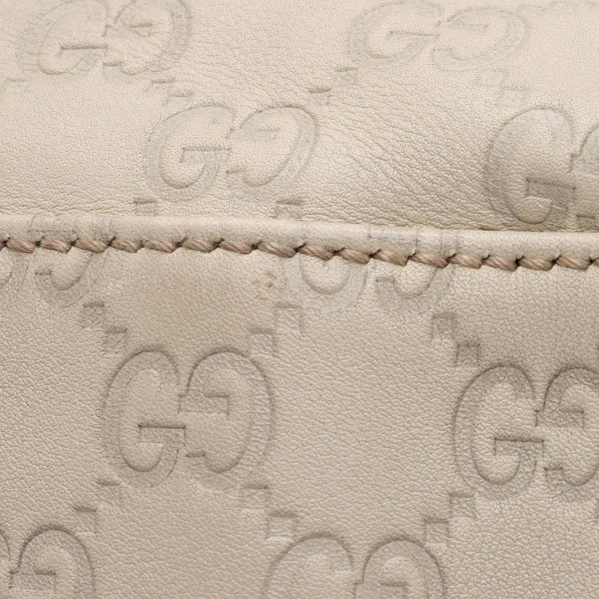 Gucci Guccissima Leather Pelham Small Shoulder Bag (SHF-qiecoD)