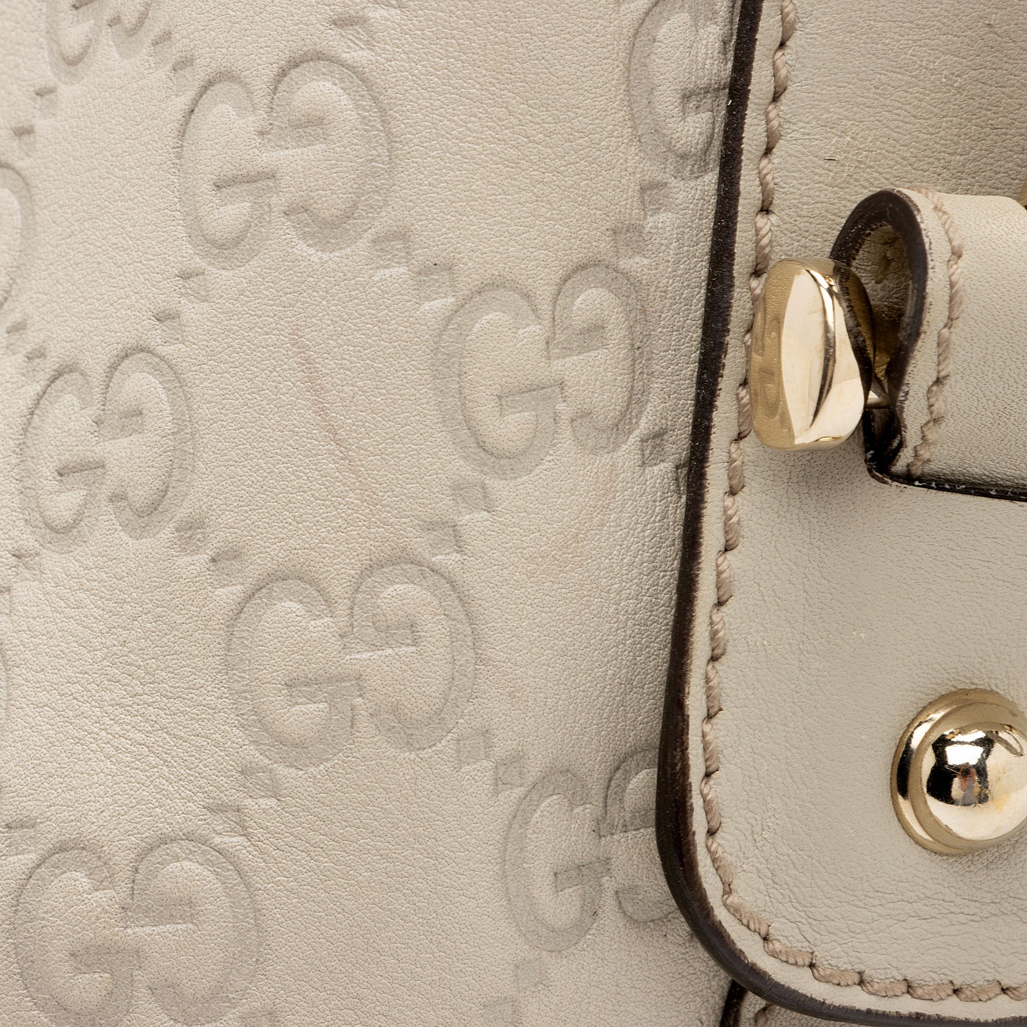 Gucci Guccissima Leather Pelham Small Shoulder Bag (SHF-qiecoD)