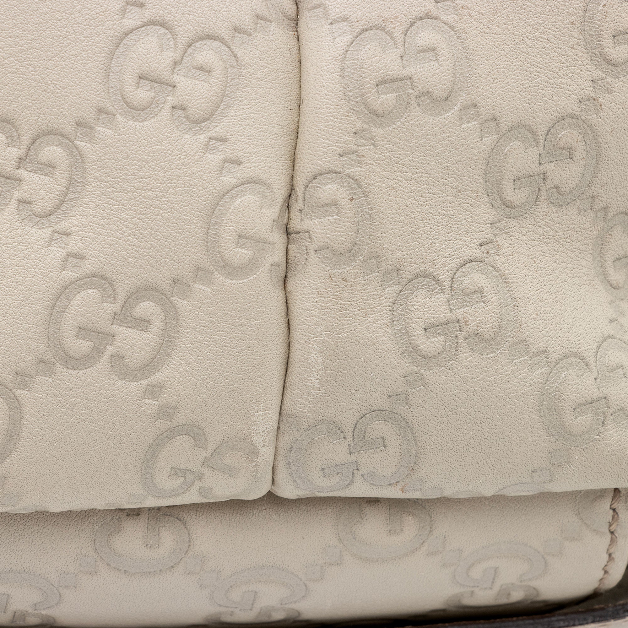 Gucci Guccissima Leather Pelham Small Shoulder Bag (SHF-qiecoD)