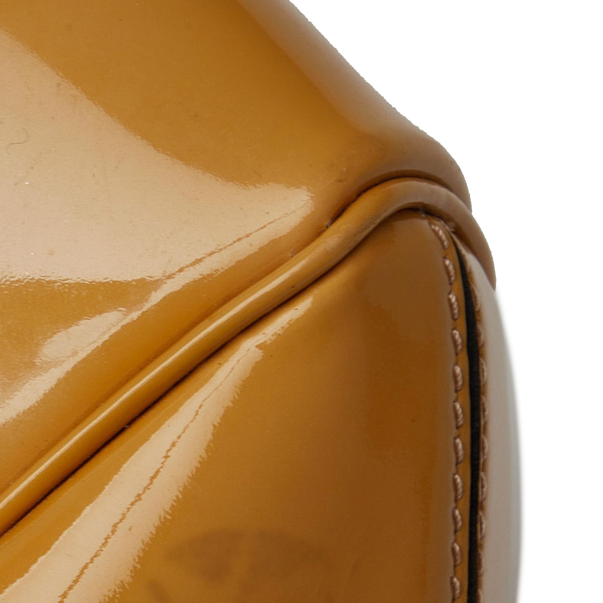 Gucci Guccissima Patent Leather Mayfair Handbag (SHG-JsaISF)