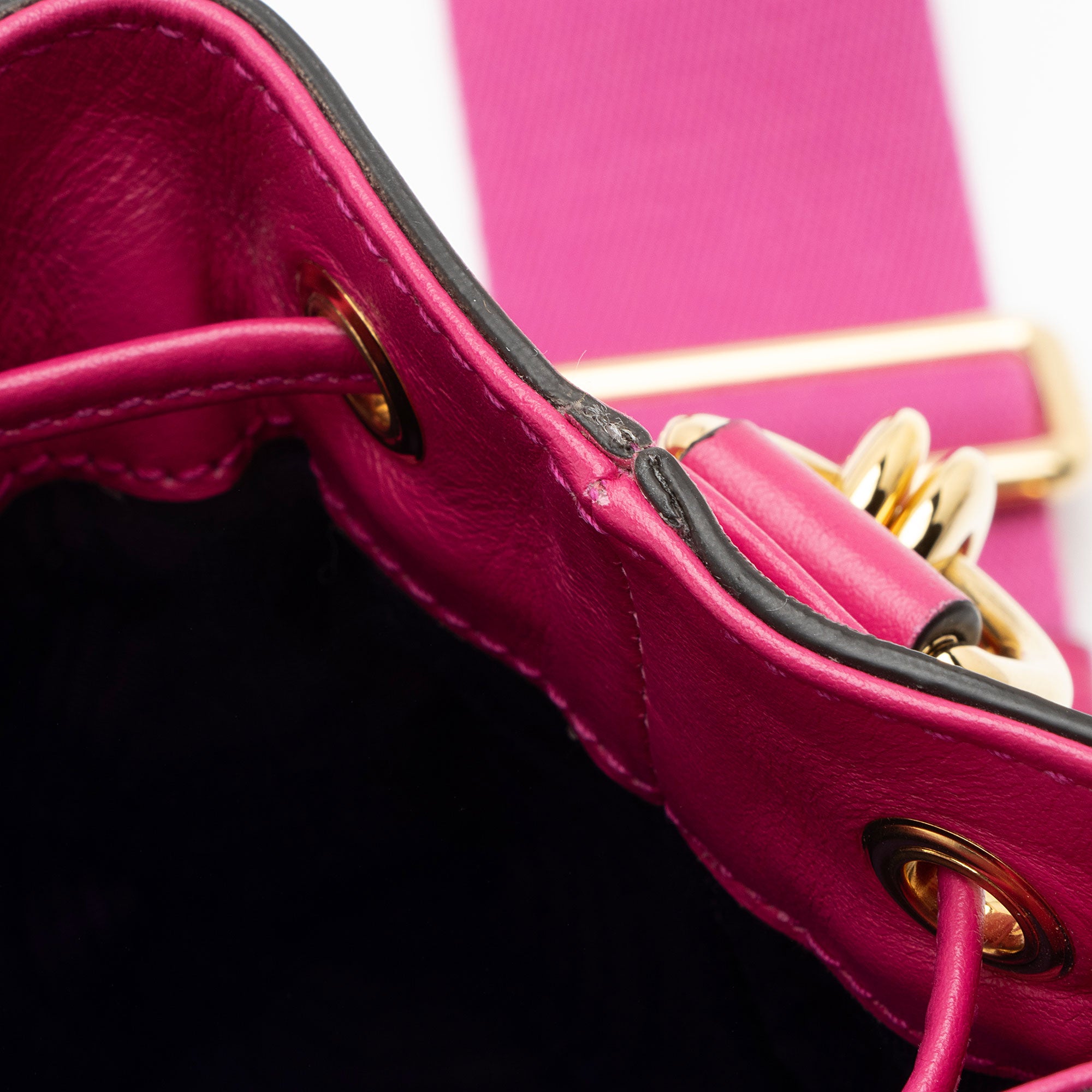Gucci Jumbo GG Matelasse Leather Bucket Bag