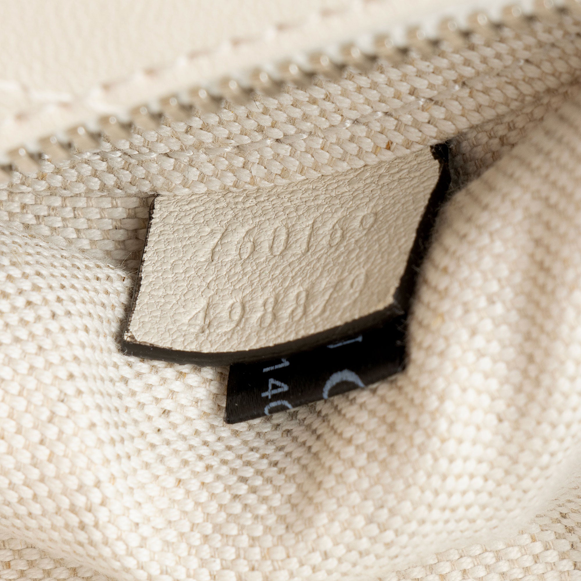 Gucci Leather Blondie Small Barrel Bag