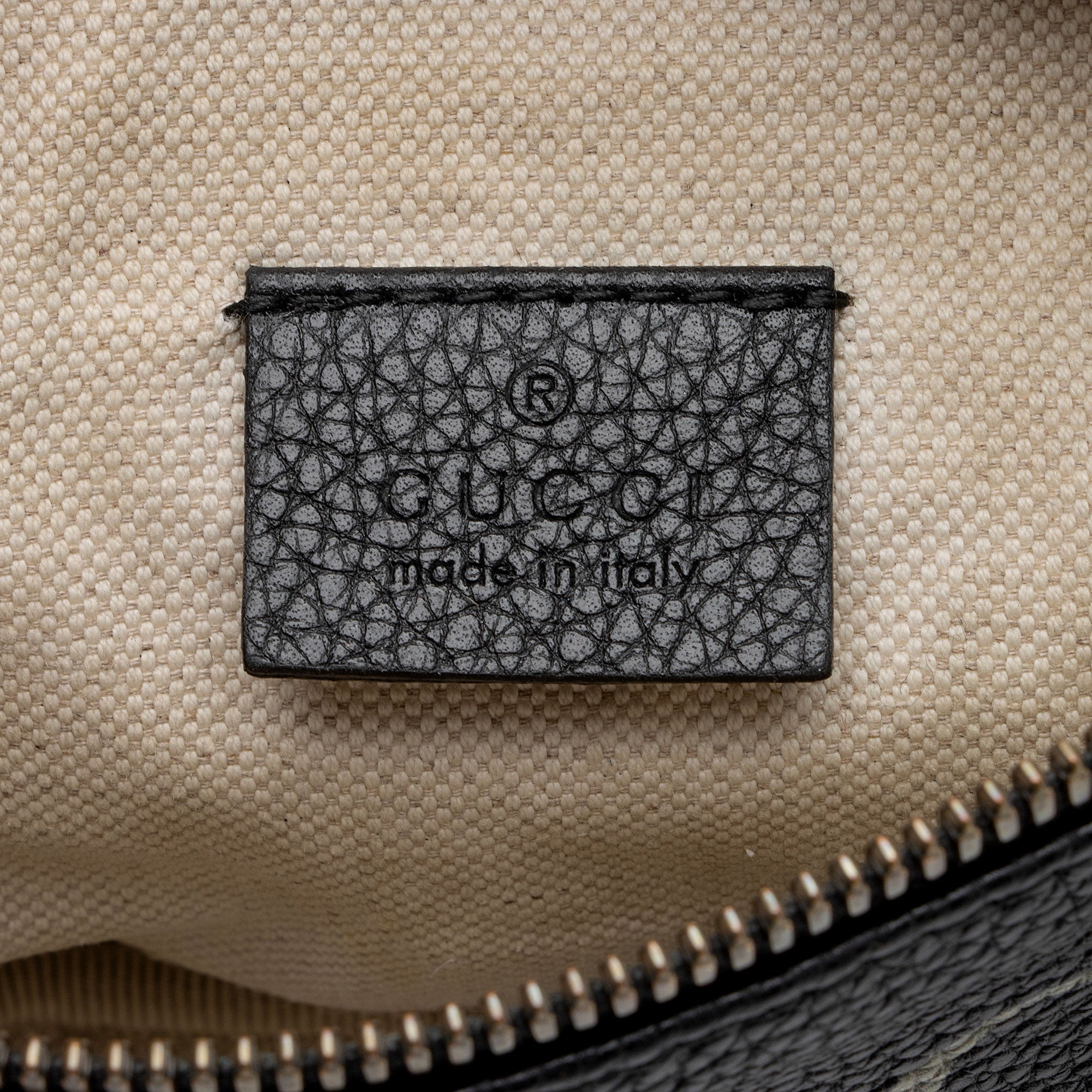 Gucci Leather Logo Belt Bag (SHF-NyrC5V)