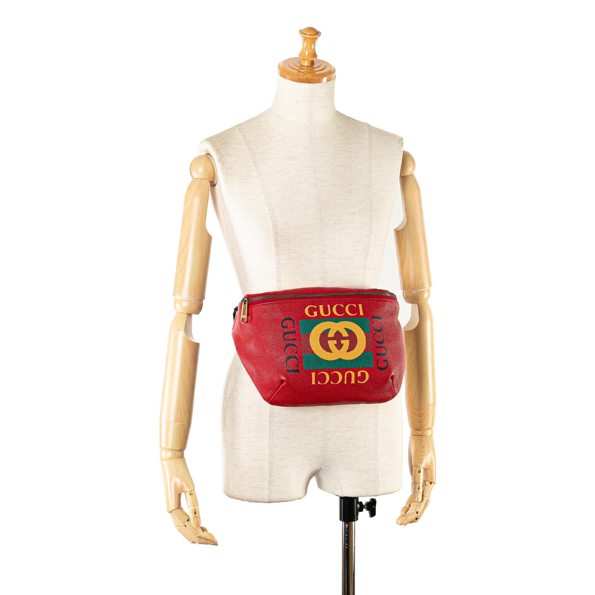 Gucci Leather Logo Belt Bag (SHG-sHPARA)