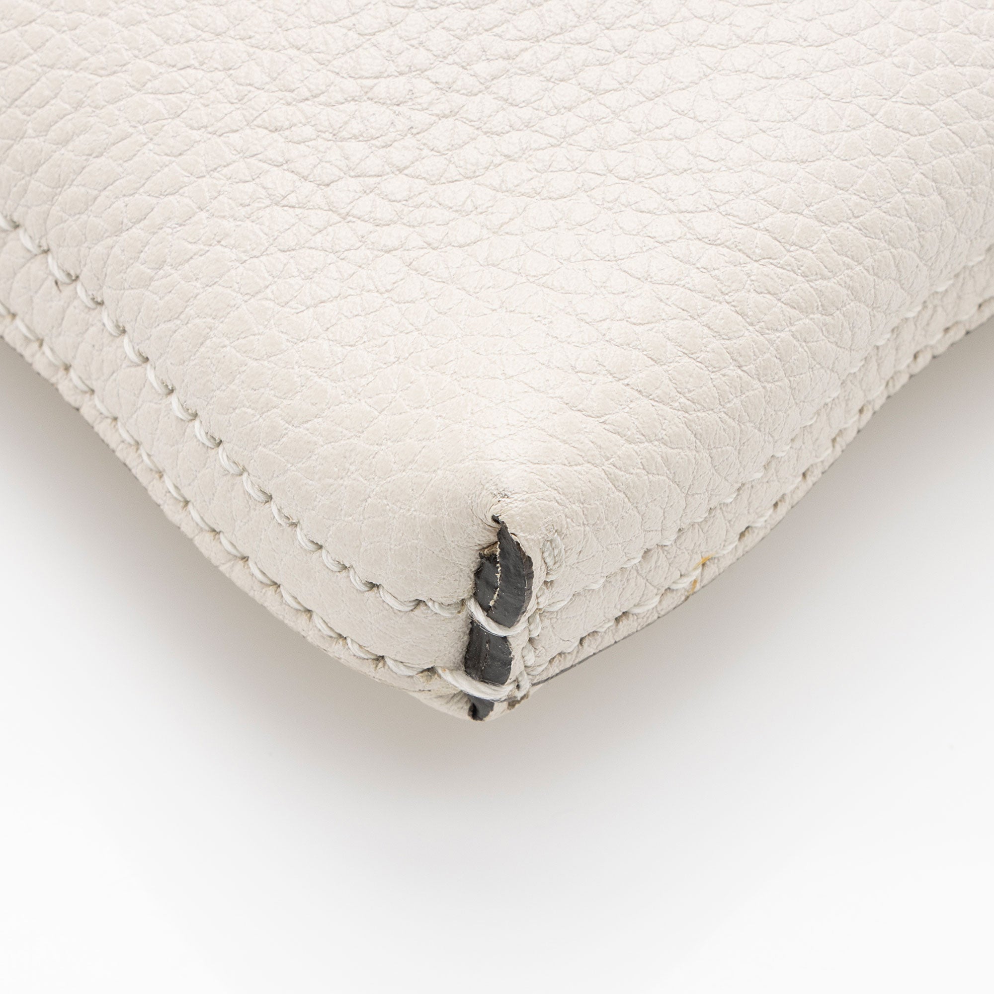 Gucci Leather Logo Zip Pouch (SHF-voC0bh)