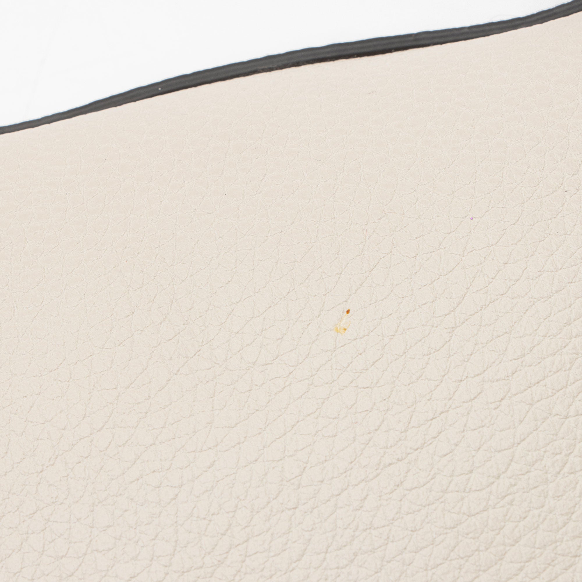 Gucci Leather Logo Zip Pouch (SHF-voC0bh)