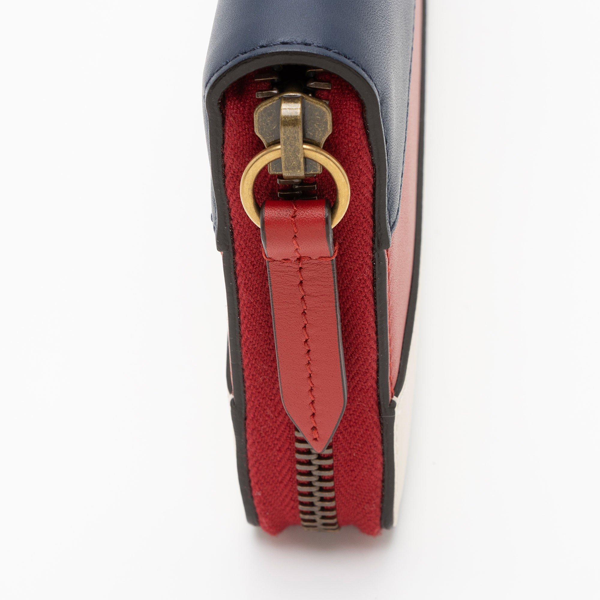 Gucci Leather Queen Margaret Zip Around Wallet (SHF-hAUh25)