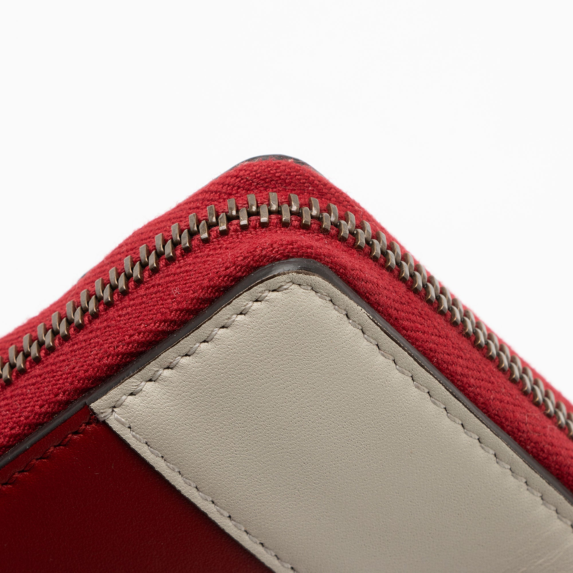 Gucci Leather Queen Margaret Zip Around Wallet (SHF-hAUh25)