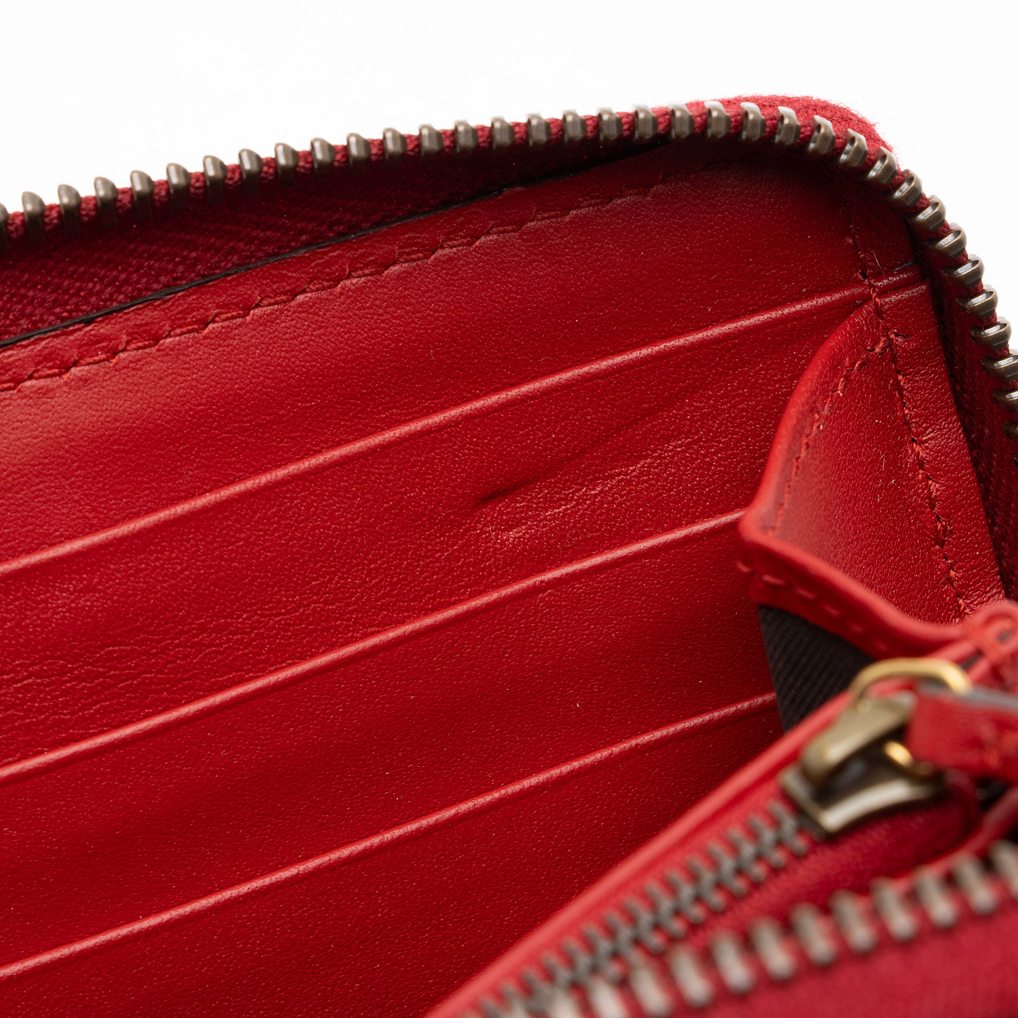 Gucci Leather Queen Margaret Zip Around Wallet (SHF-hAUh25)