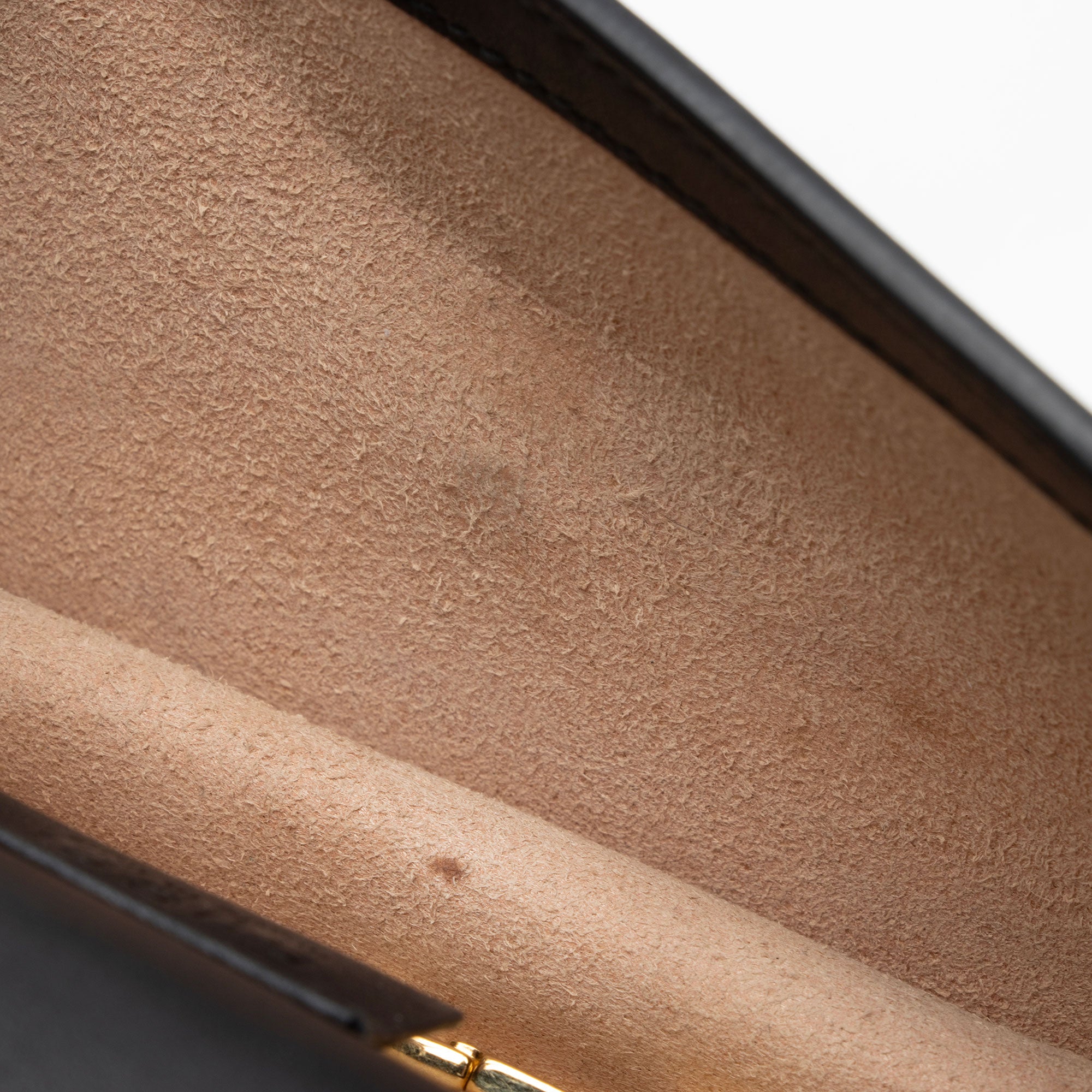 Gucci Leather Sylvie Super Mini Bag (SHF-pKo8lR)