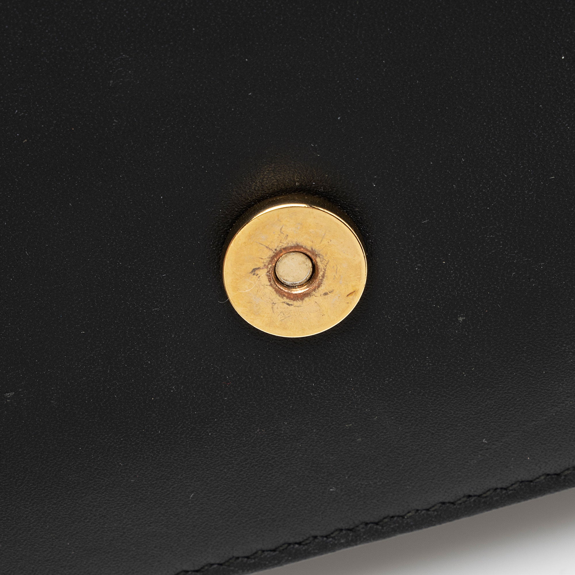 Gucci Leather Sylvie Super Mini Bag (SHF-pKo8lR)