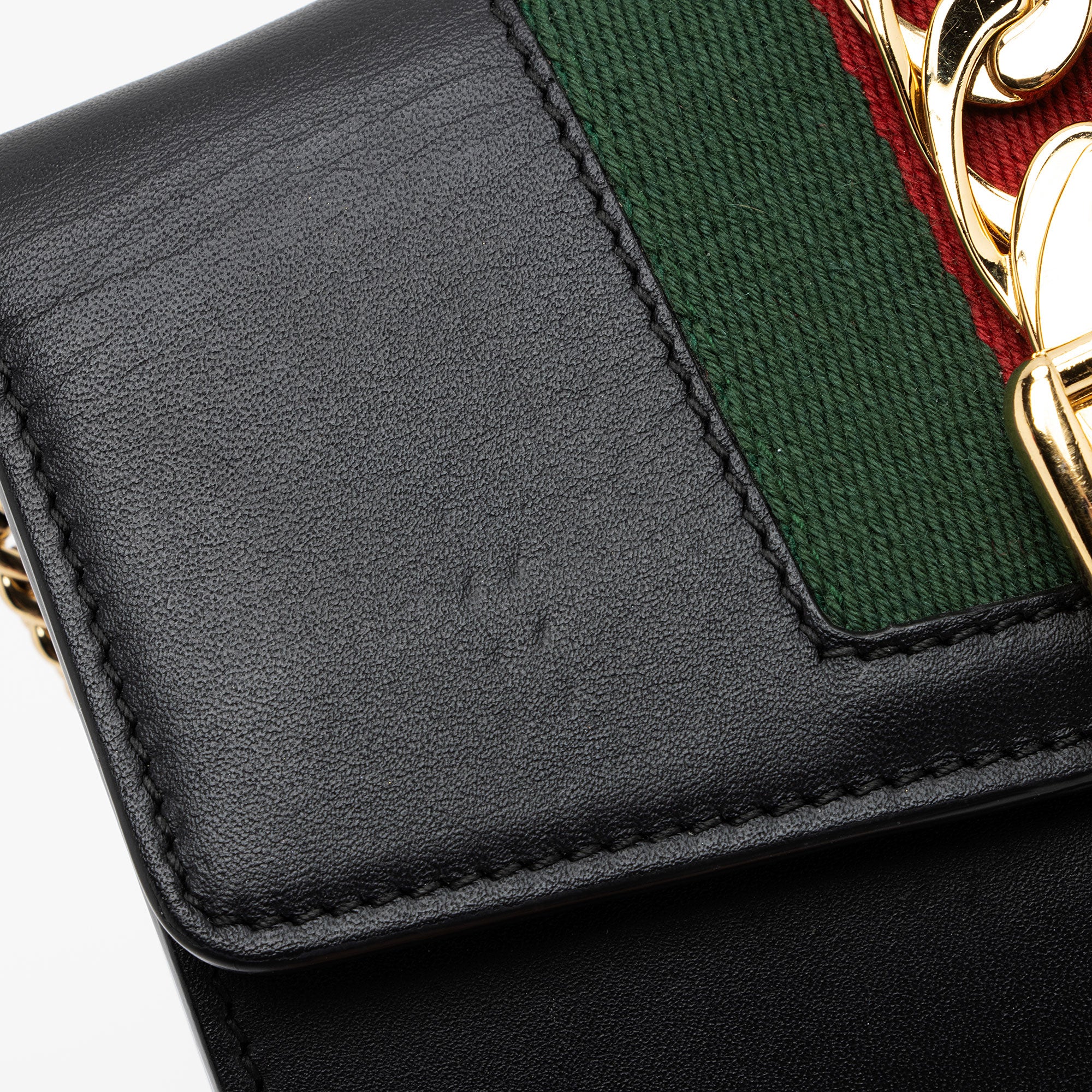 Gucci Leather Sylvie Super Mini Bag (SHF-pKo8lR)